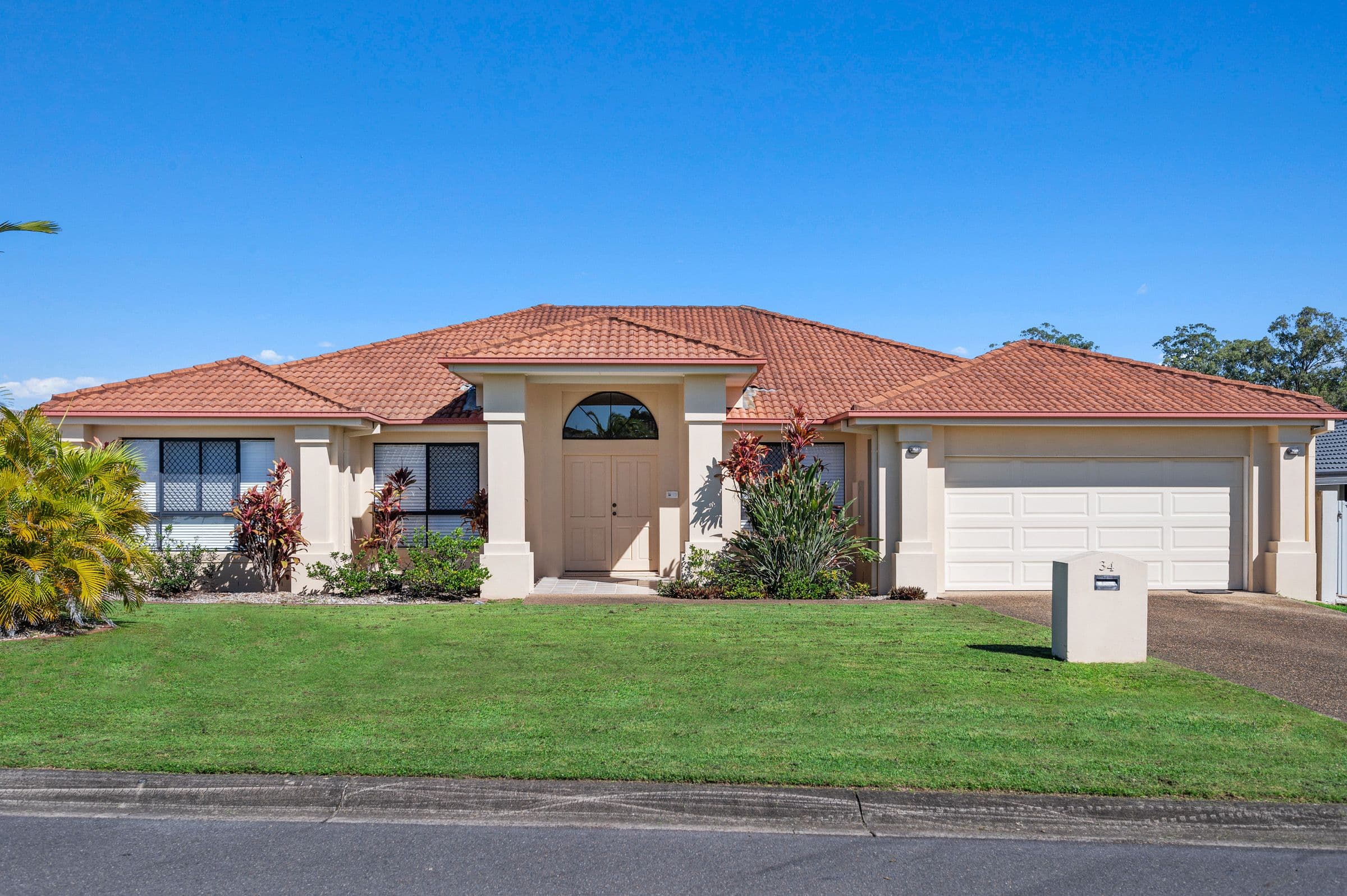 34 Nottinghill Gate Drive, Arundel QLD 4214, Arundel - Thumbnail 2