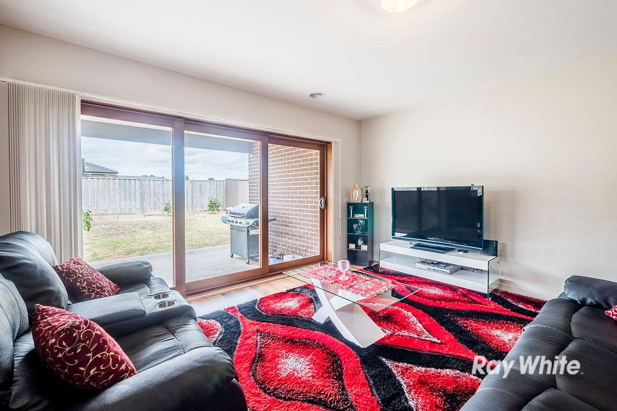 10 Brocker Street, Clyde North VIC 3978, Clyde North - Thumbnail 8