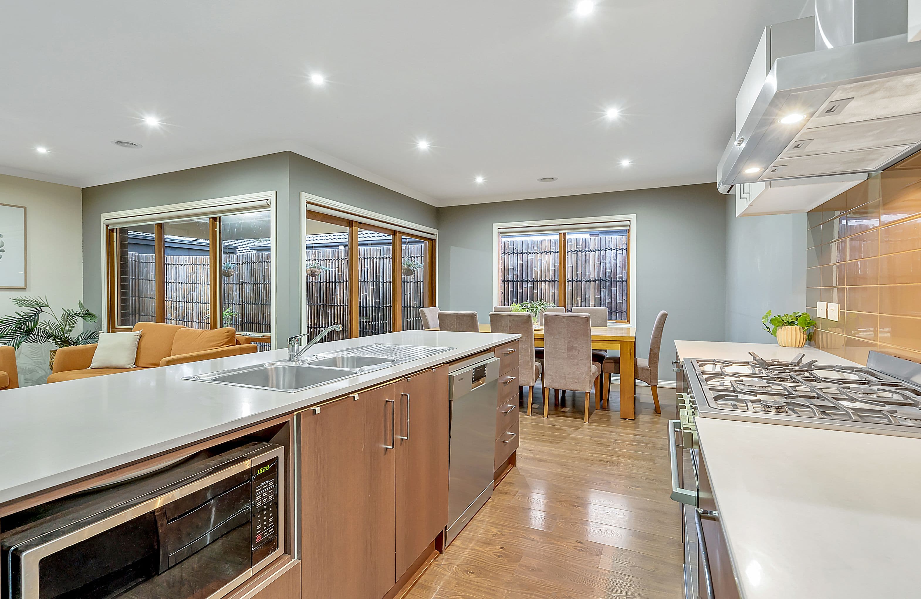 10 Rainham Avenue, Craigieburn VIC 3064, Craigieburn - Thumbnail 5