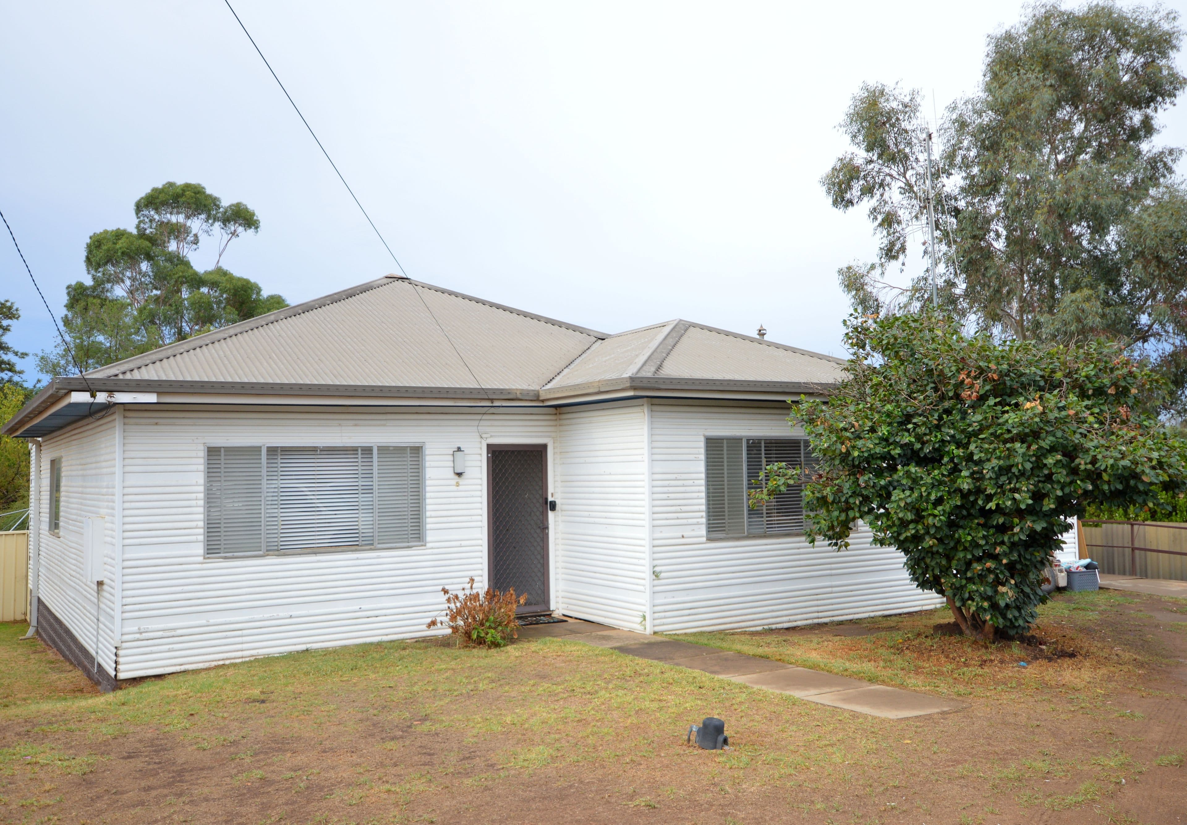 5 Lyall Street, Cowra - Image 1