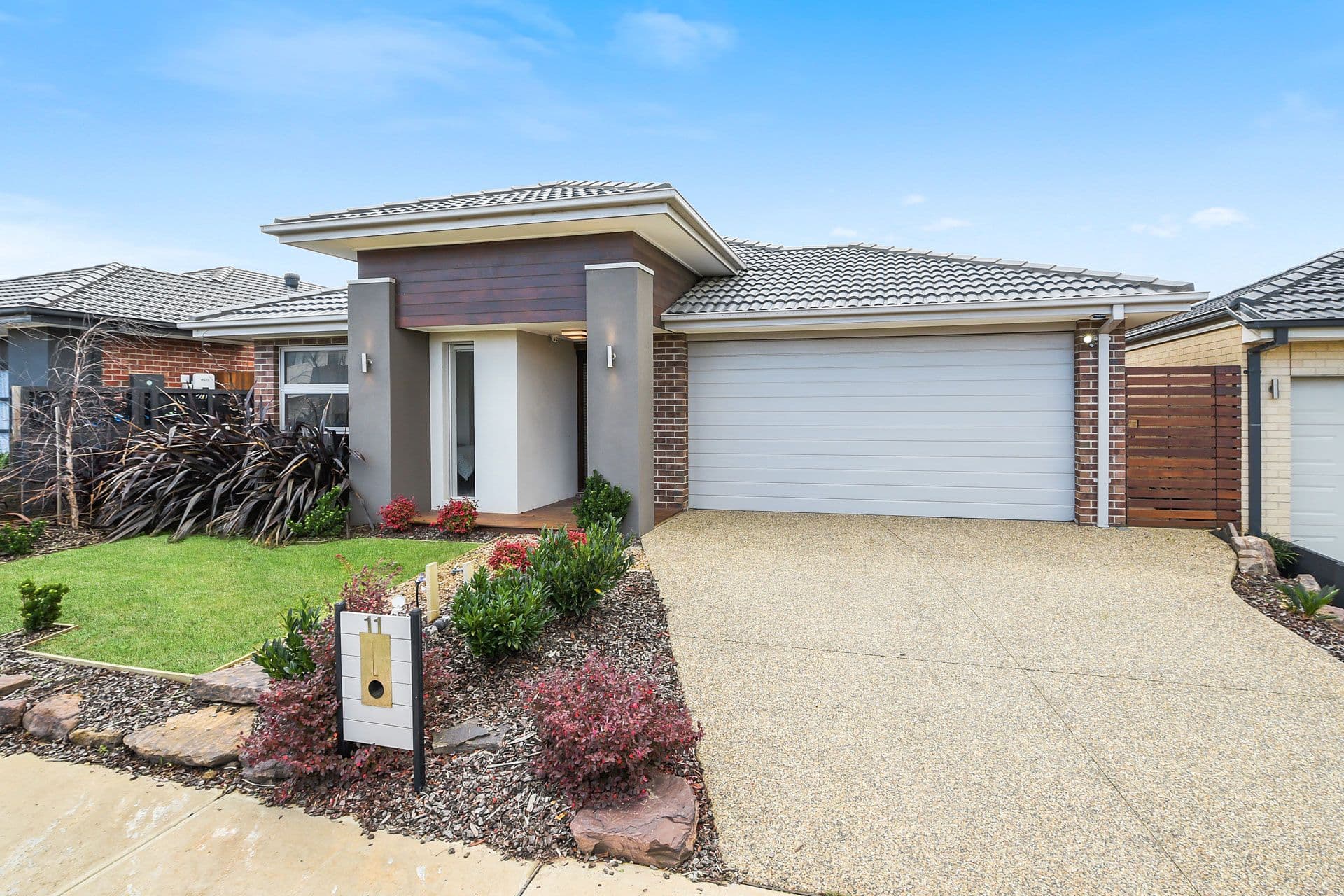 11 Barrier Parade, Clyde North VIC 3978, Clyde North - Thumbnail 2