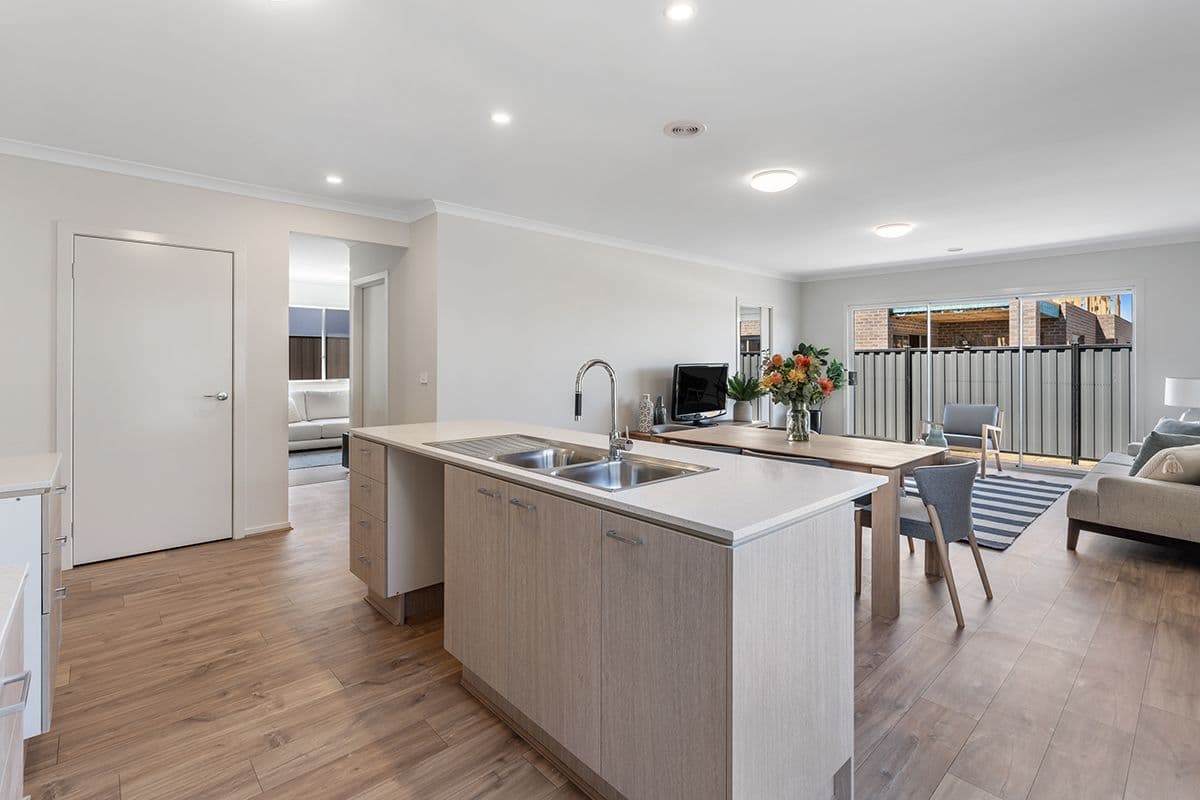 9 Featherwood Crescent, Craigieburn VIC 3064, Craigieburn - Thumbnail 5