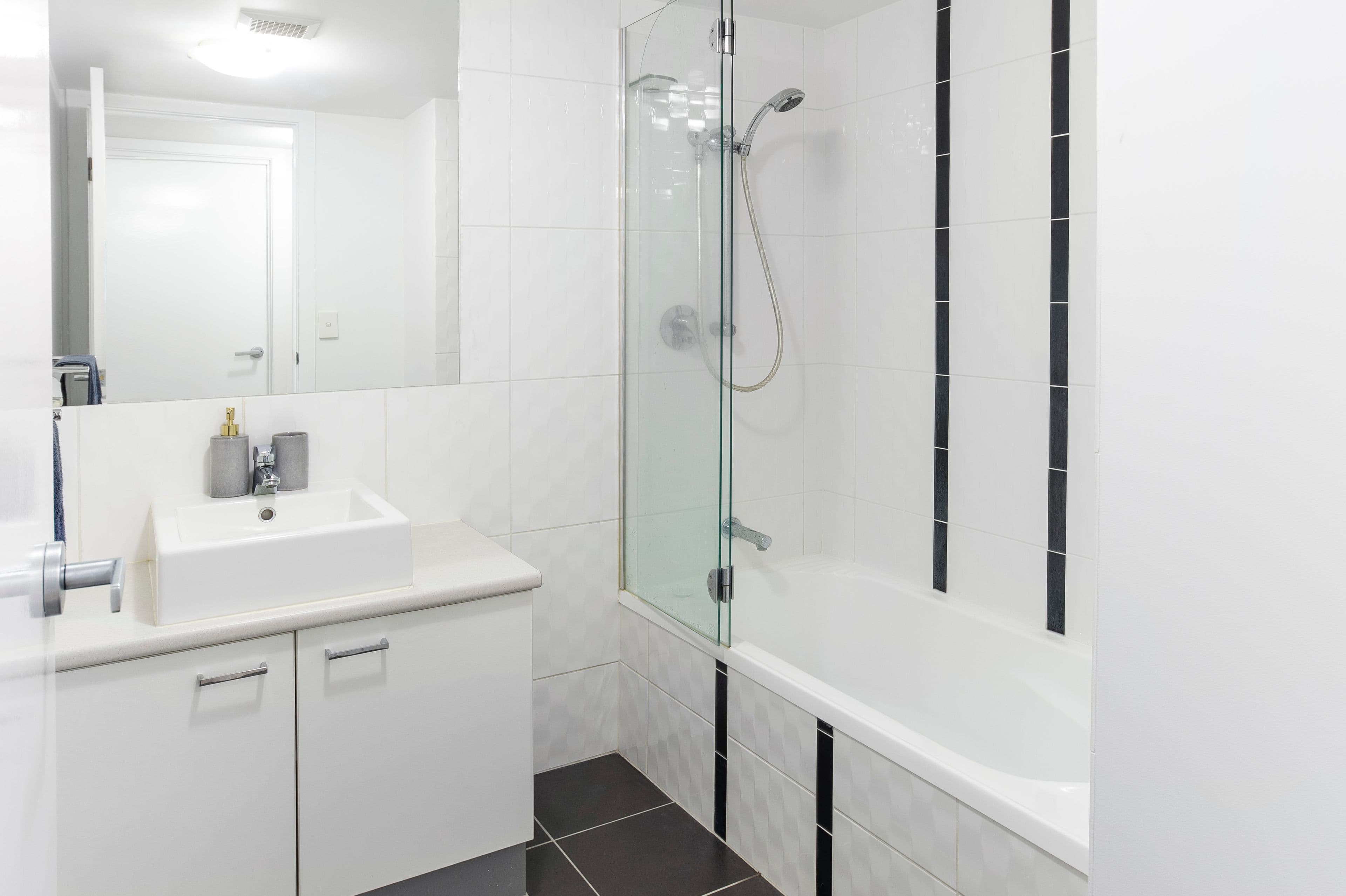 15 Lloyd Street, Southport QLD 4215, Southport - Thumbnail 6