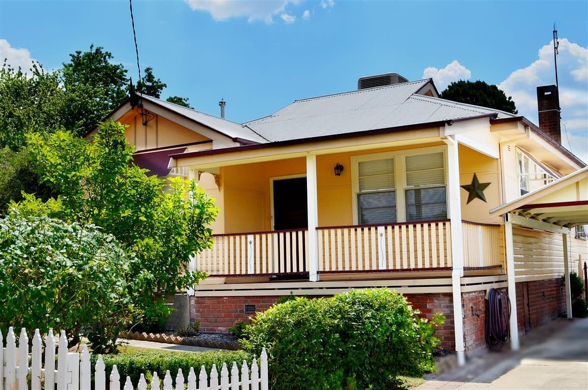 53 Carey Street, Tumut - Image 1