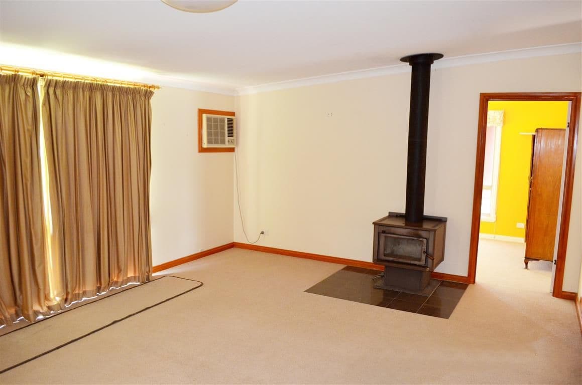 53 Carey Street, Tumut - Thumbnail 8