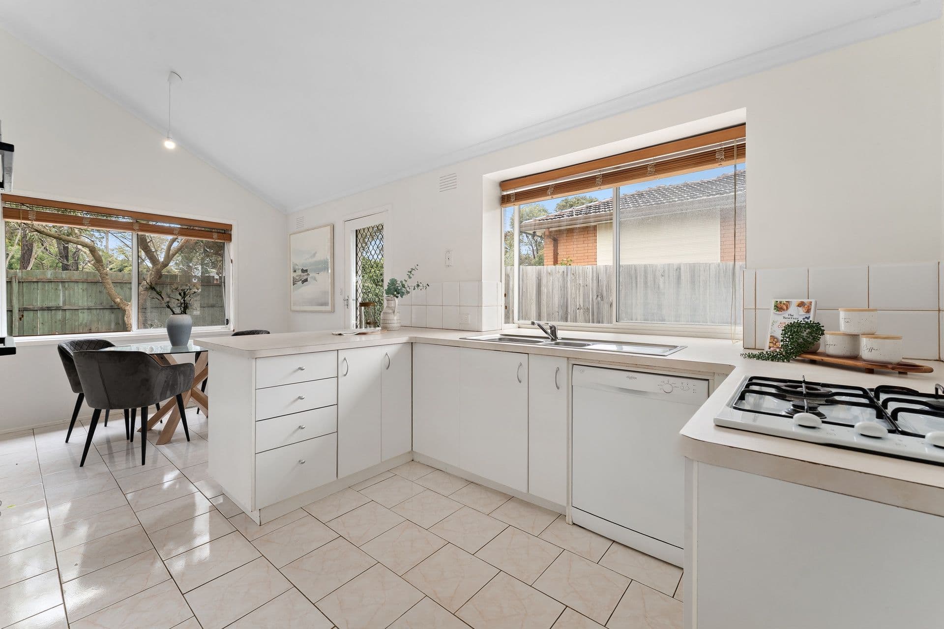 730 Ferntree Gully Road, Wheelers Hill VIC 3150, Wheelers Hill - Thumbnail 6