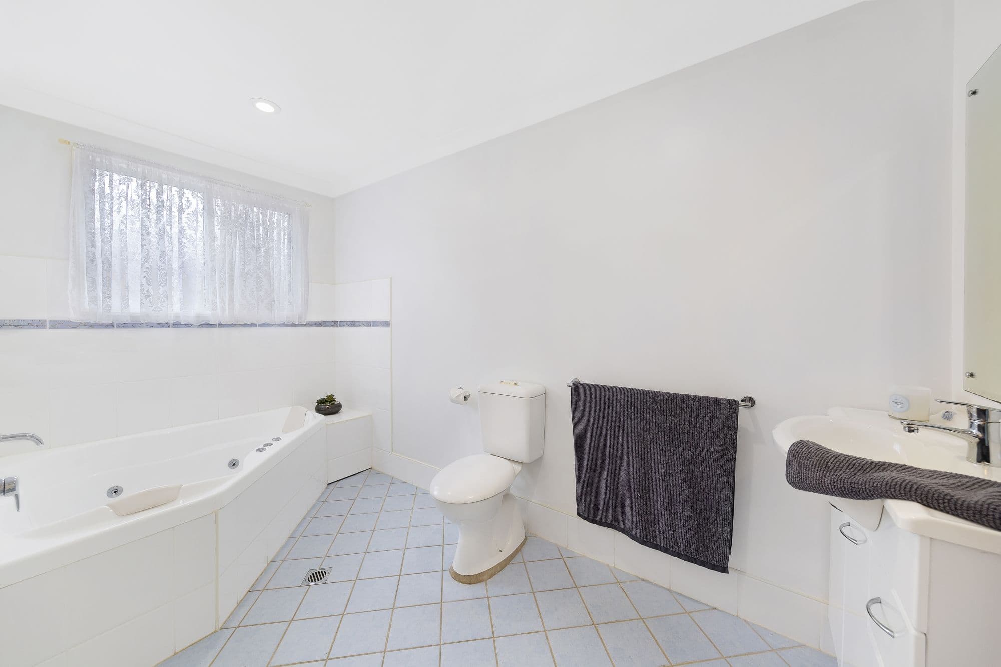 33 Kathleen White Crescent, Killarney Vale NSW 2261, Killarney Vale - Thumbnail 5