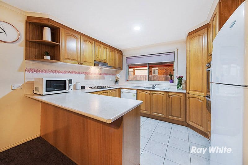 10 Burgan Court, Cranbourne West VIC 3977, Cranbourne West - Thumbnail 2
