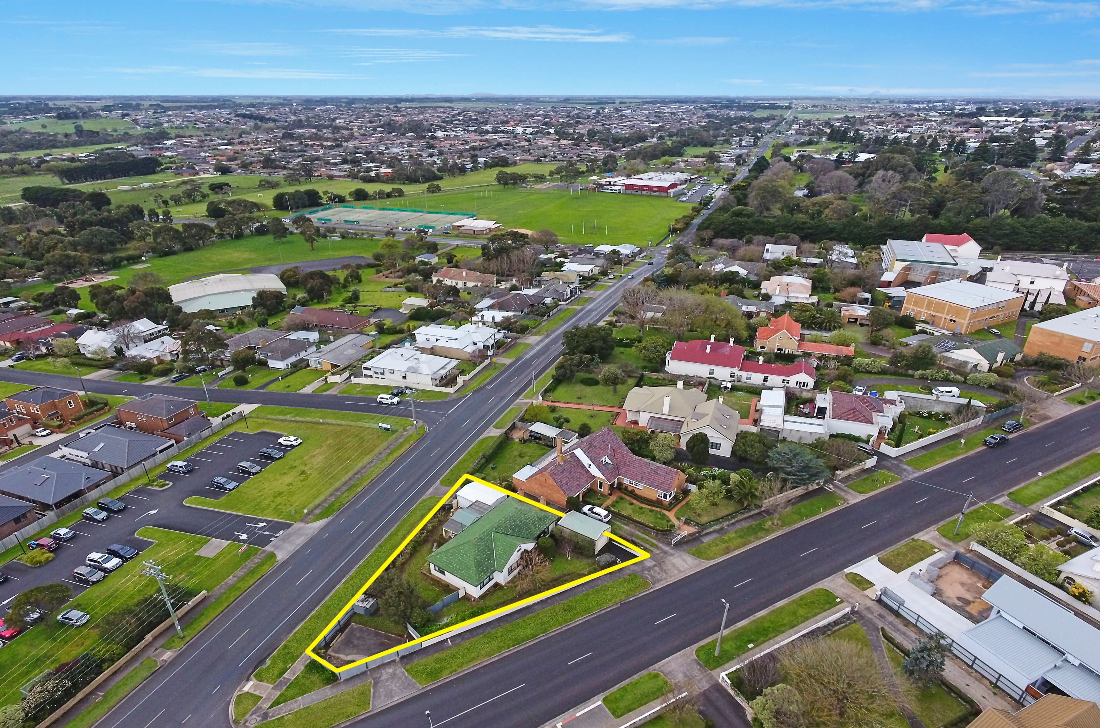 64 Canterbury Road, Warrnambool VIC 3280, Warrnambool - Thumbnail 2