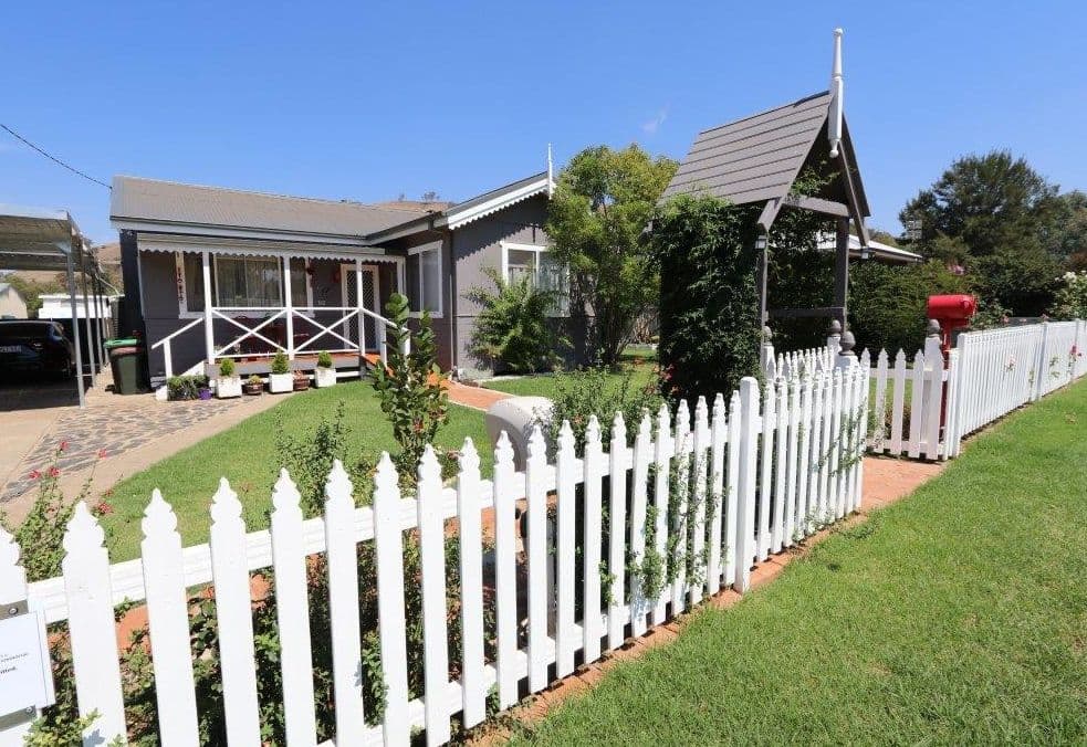 162 Punch Street, Gundagai NSW 2722, Gundagai - Image 1