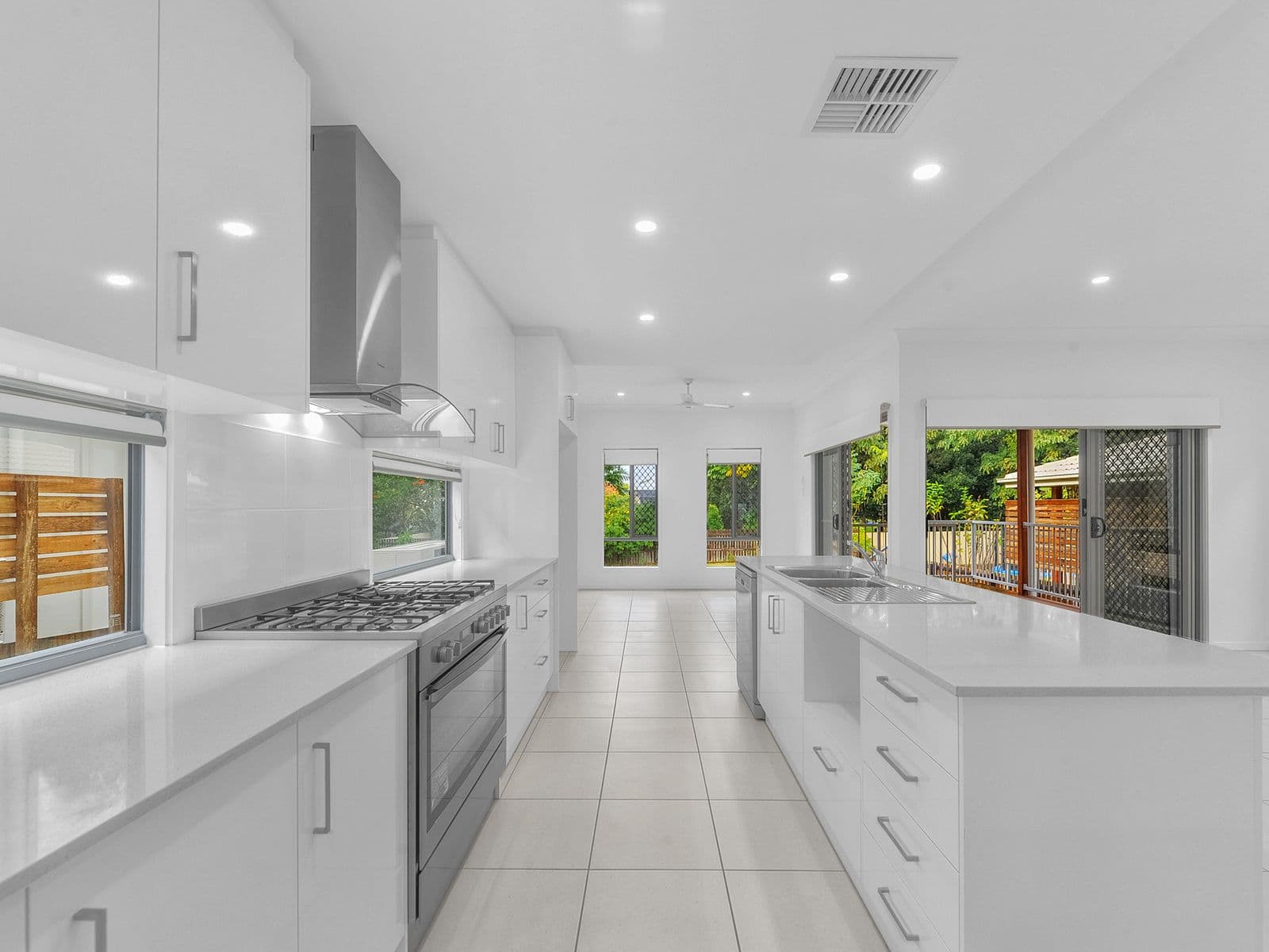 19 Carter Street, Northgate QLD 4013, Northgate - Thumbnail 2