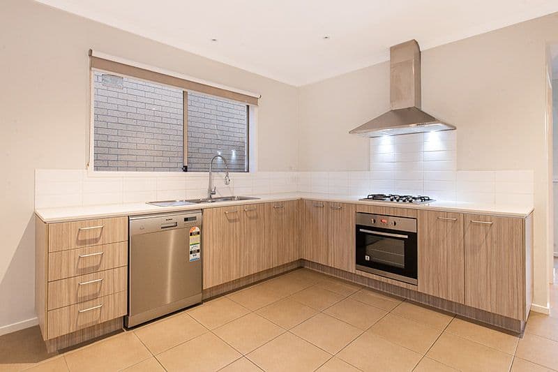 24 Harvard Street, Cranbourne West VIC 3977, Cranbourne West - Thumbnail 2