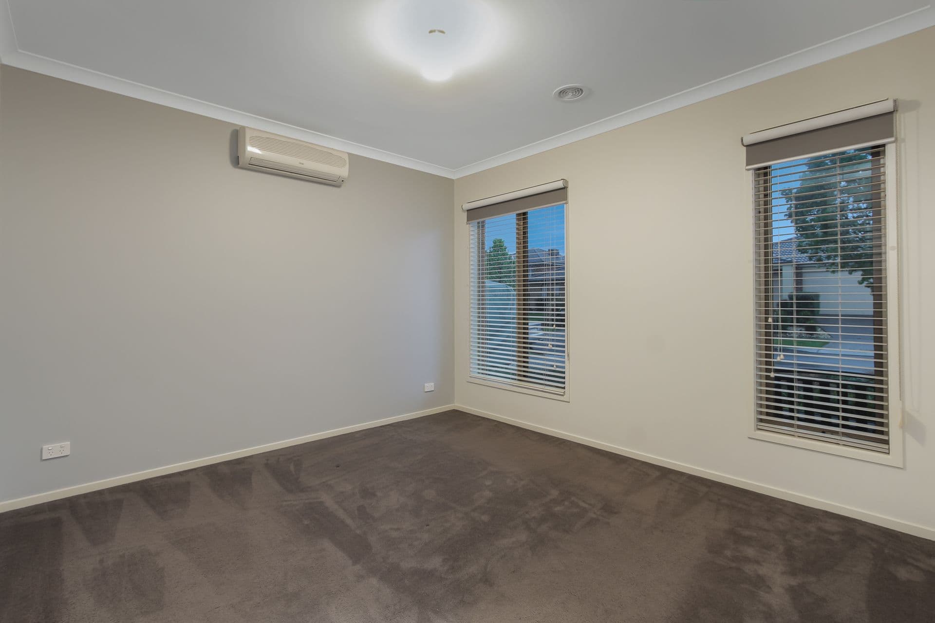 10 Paso Grove, Clyde North VIC 3978, Clyde North - Thumbnail 2