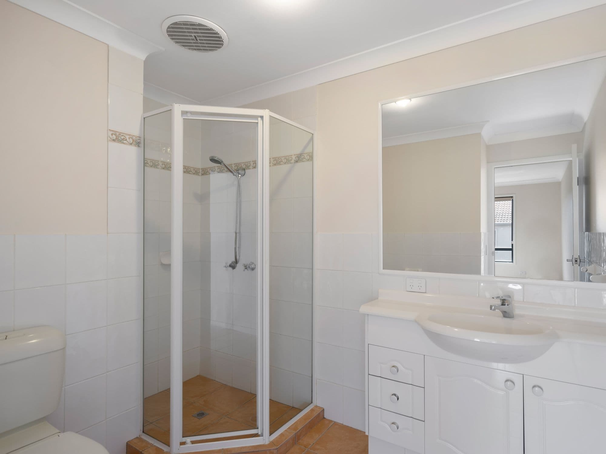 120 Pohlman Street, Southport QLD 4215, Southport - Thumbnail 8