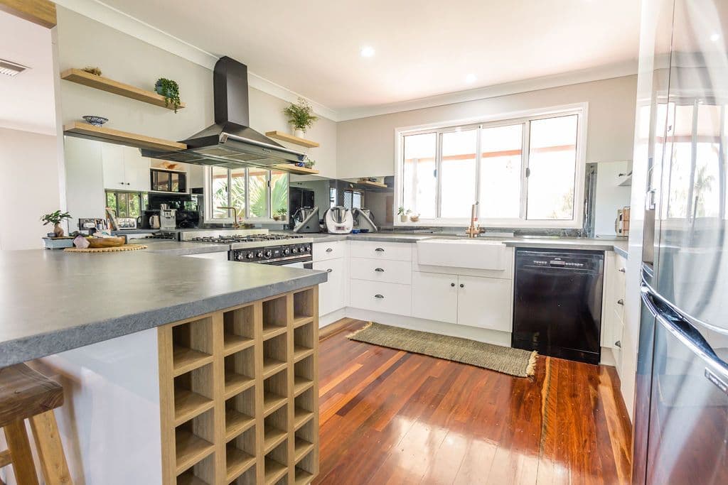23 Edgewood Drive, Emerald QLD 4720, Emerald - Thumbnail 2