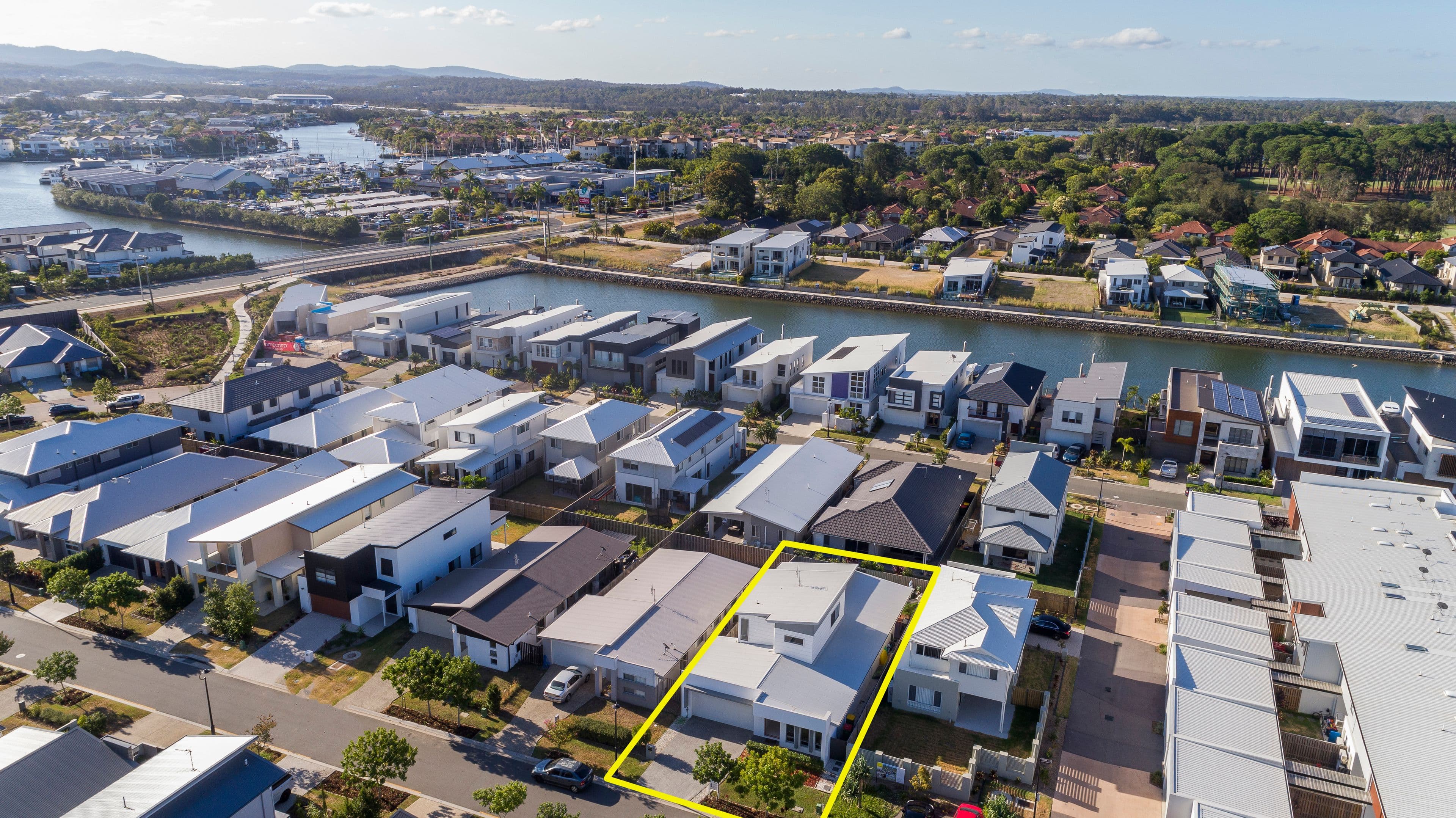 16 Beacon Lane, Hope Island QLD 4212, Hope Island - Thumbnail 2