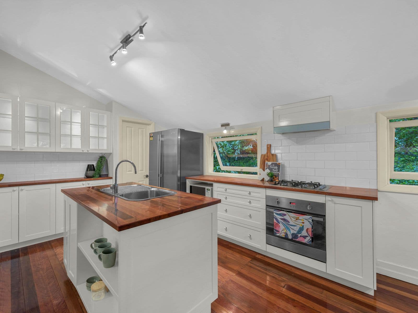 15 Darreen Street, Greenslopes QLD 4120, Greenslopes - Thumbnail 5