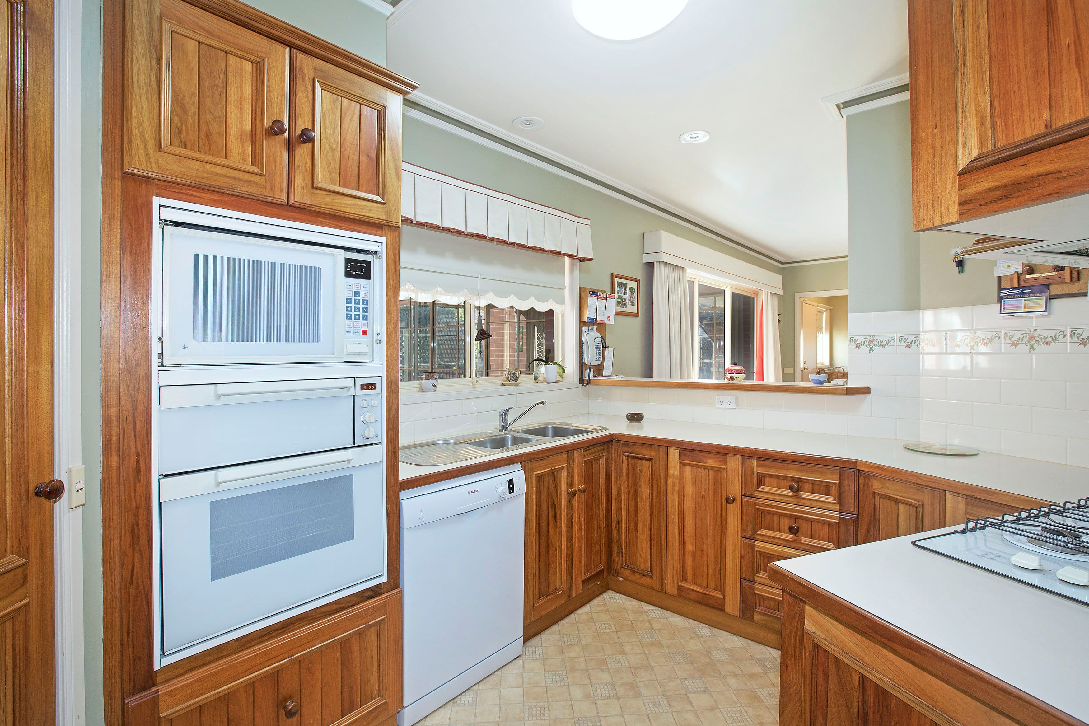 4 Augustine Drive, Highton VIC 3216, Highton - Thumbnail 4