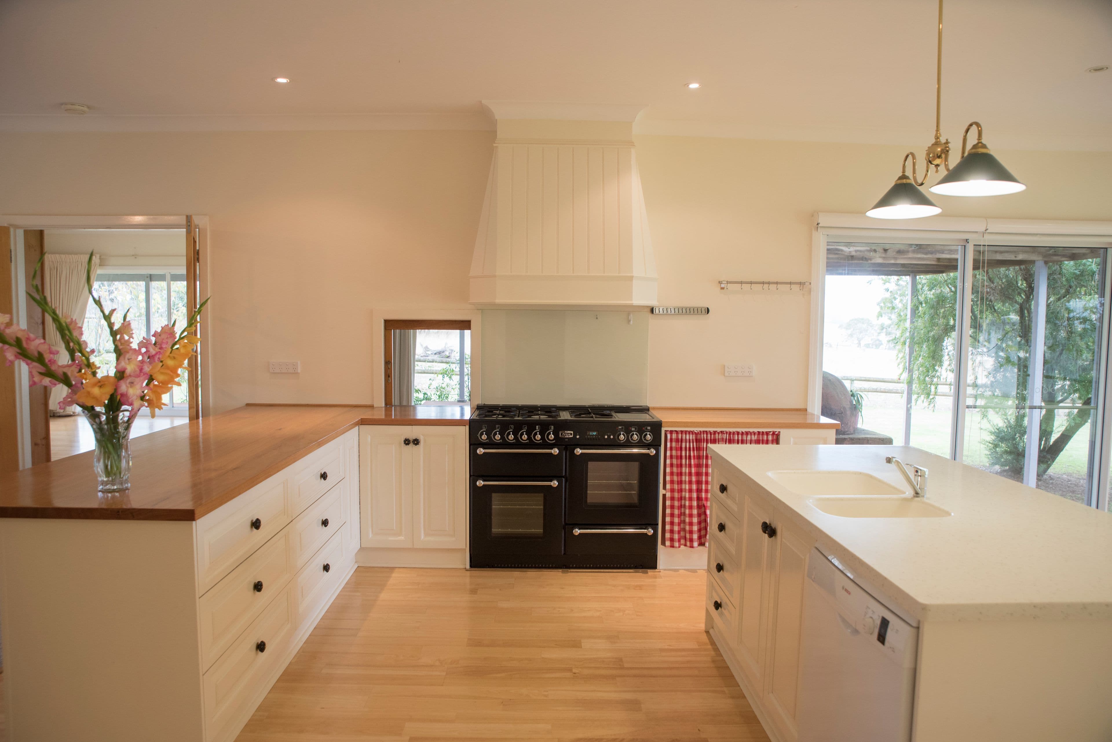 22 Karoom Drive, GLENFIELD PARK NSW 2650, Glenfield Park - Thumbnail 2