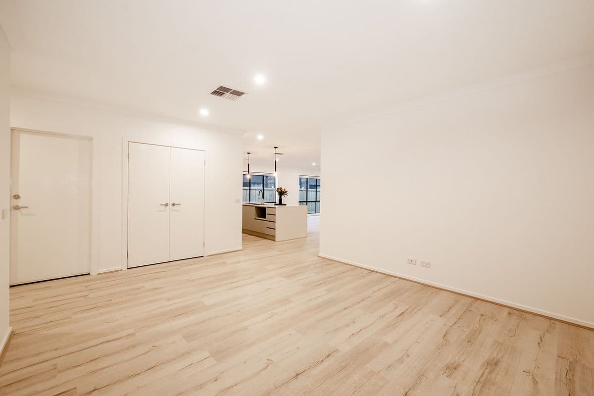 6 Cochin Drive, Clyde North VIC 3978, Clyde North - Thumbnail 3