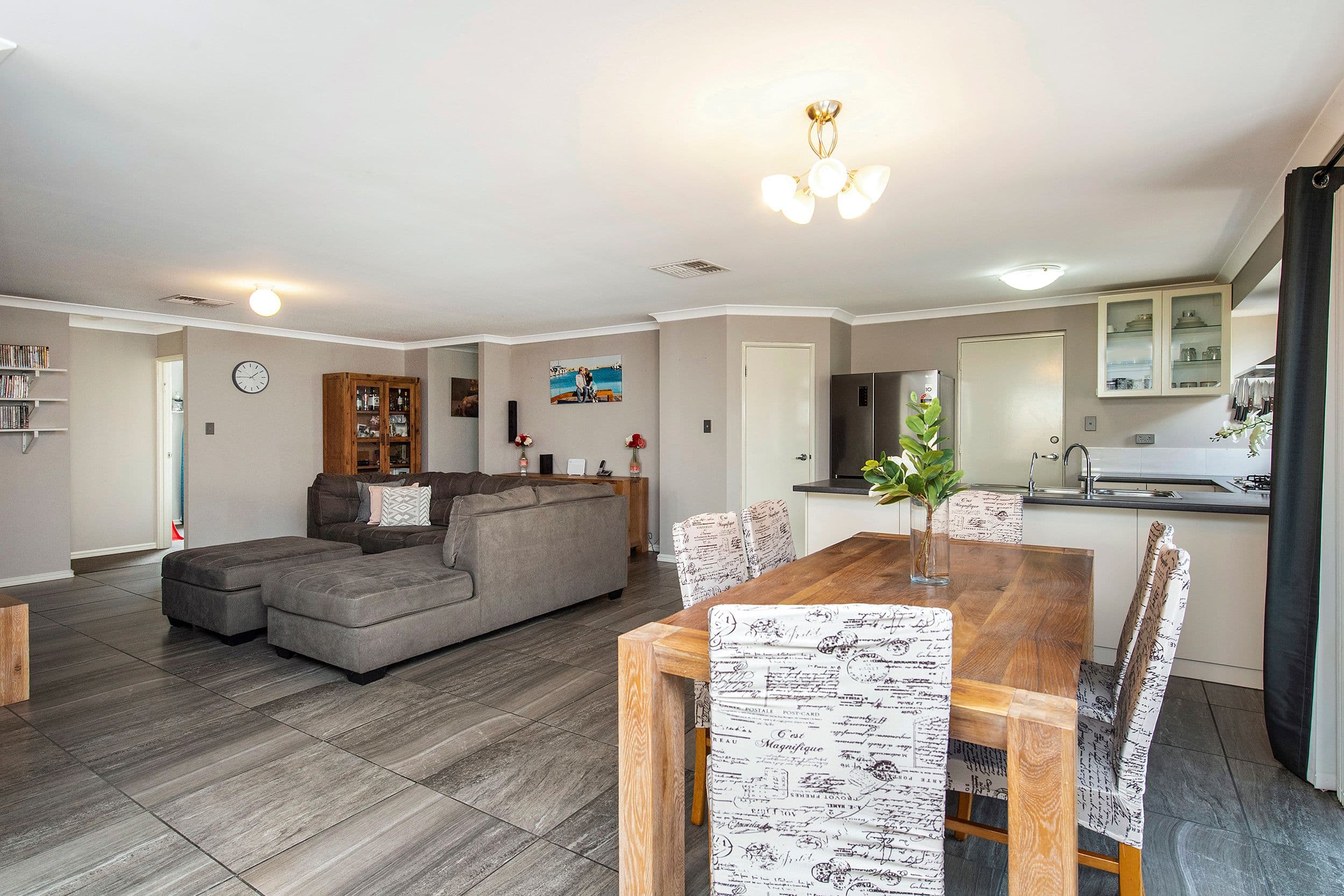 20 Molonglo Crescent, Baldivis WA 6171, Baldivis - Thumbnail 2