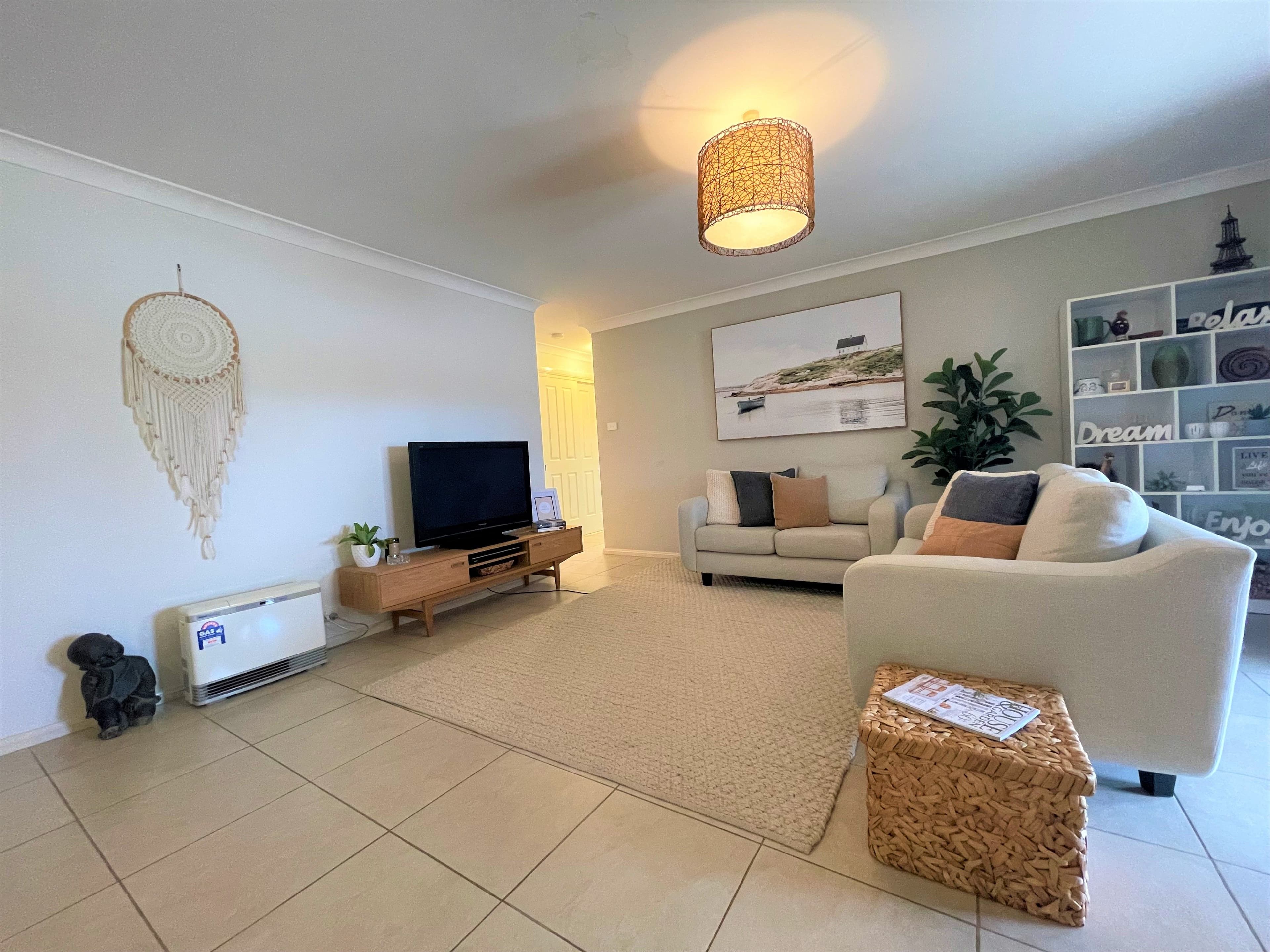 9 Hargreaves Crescent, Young NSW 2594, Young - Thumbnail 3
