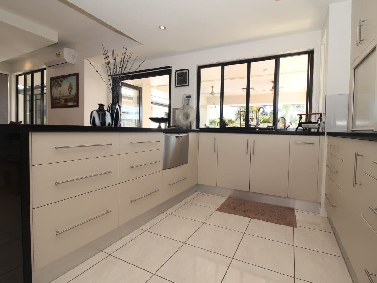 19 Saville Street, Emerald QLD 4720, Emerald - Thumbnail 8