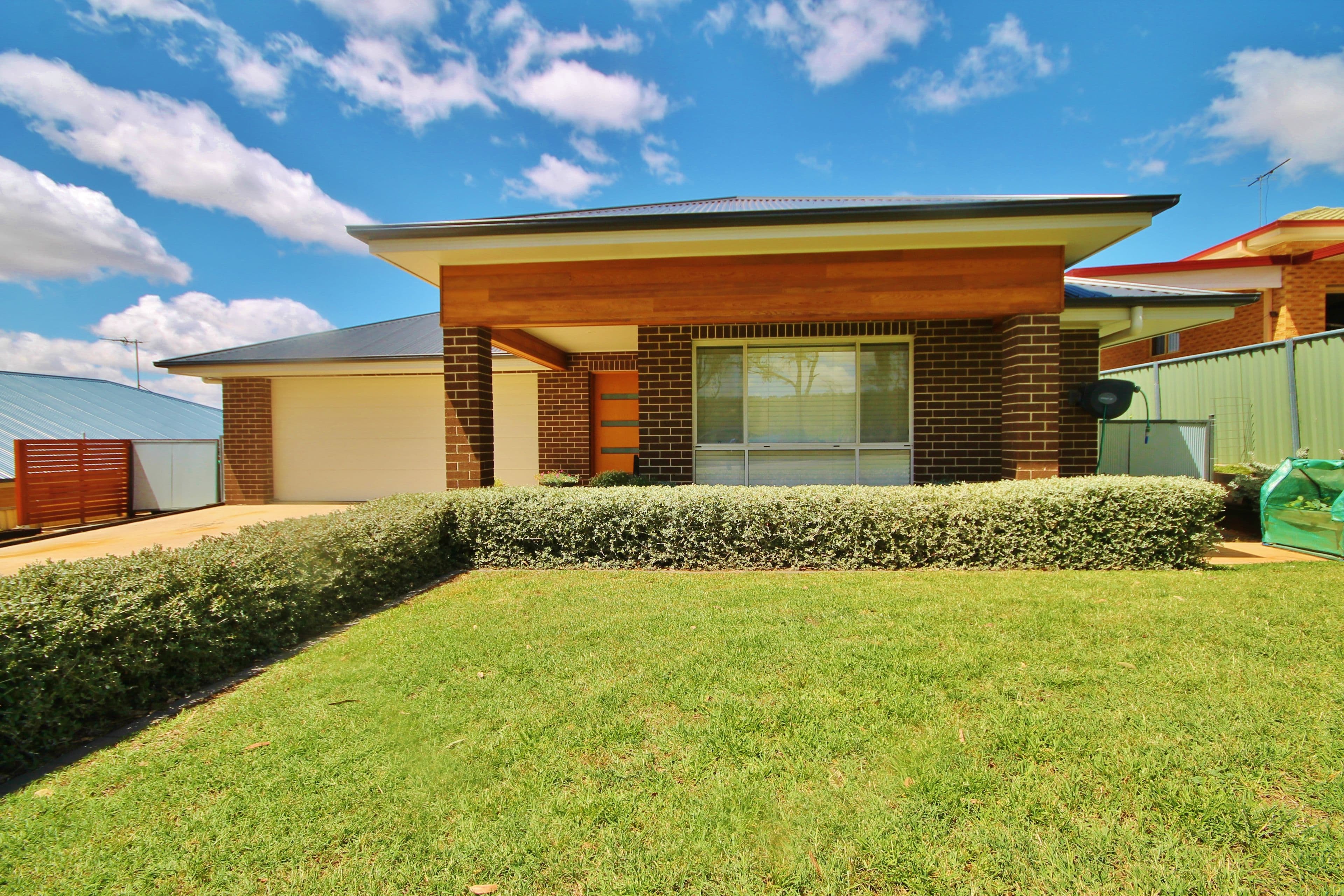16 Orchard Street, Young - Thumbnail 2