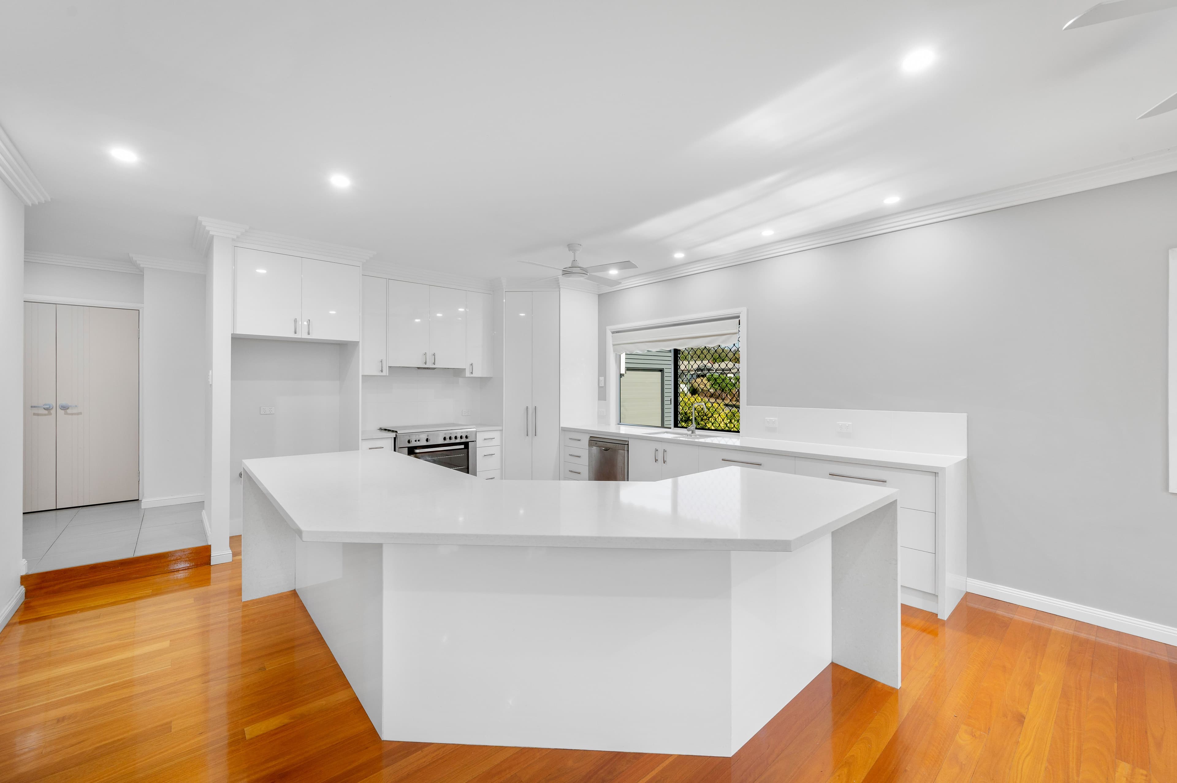 4 Ferris Street, Gladstone Central QLD 4680, Gladstone Central - Thumbnail 2