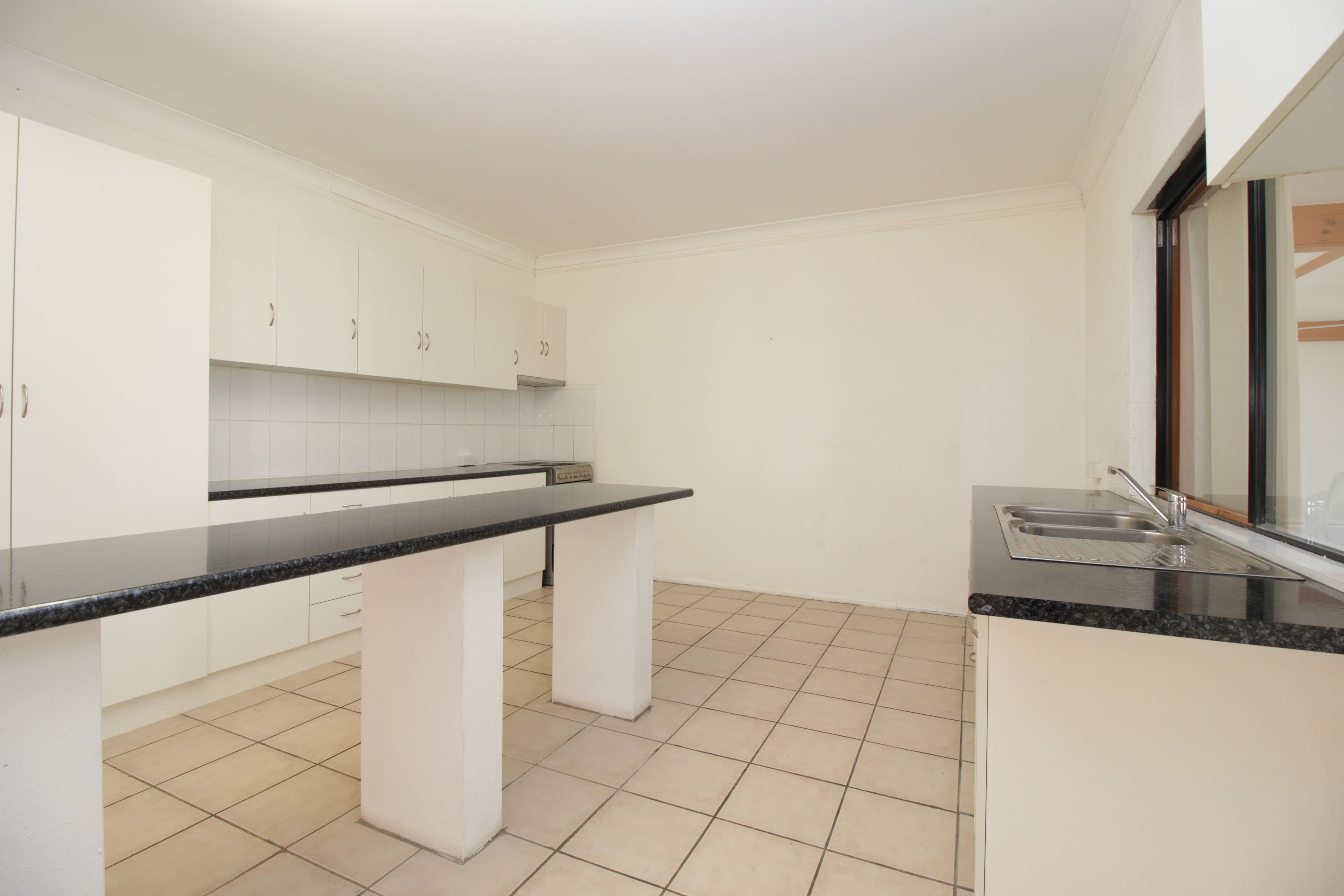 18 Edgewood Drive, Emerald QLD 4720, Emerald - Thumbnail 4