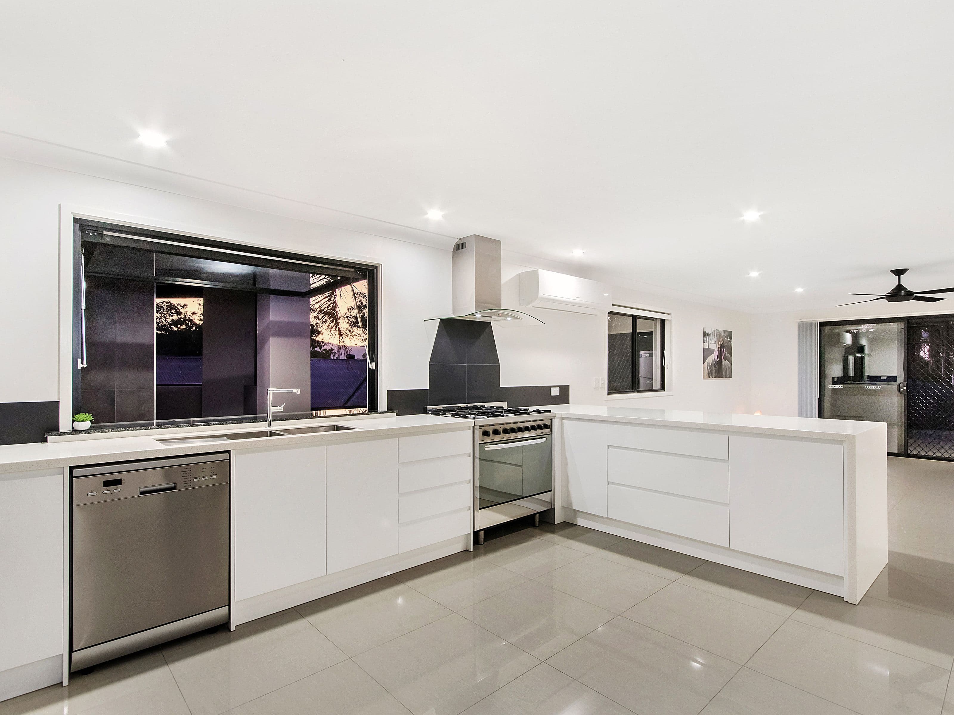 2 Campaspie Court, Oxenford QLD 4210, Oxenford - Thumbnail 6