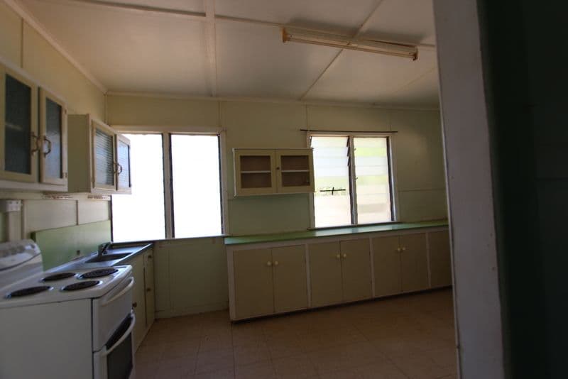307 Alfred Street, Charleville QLD 4470, Charleville - Thumbnail 2