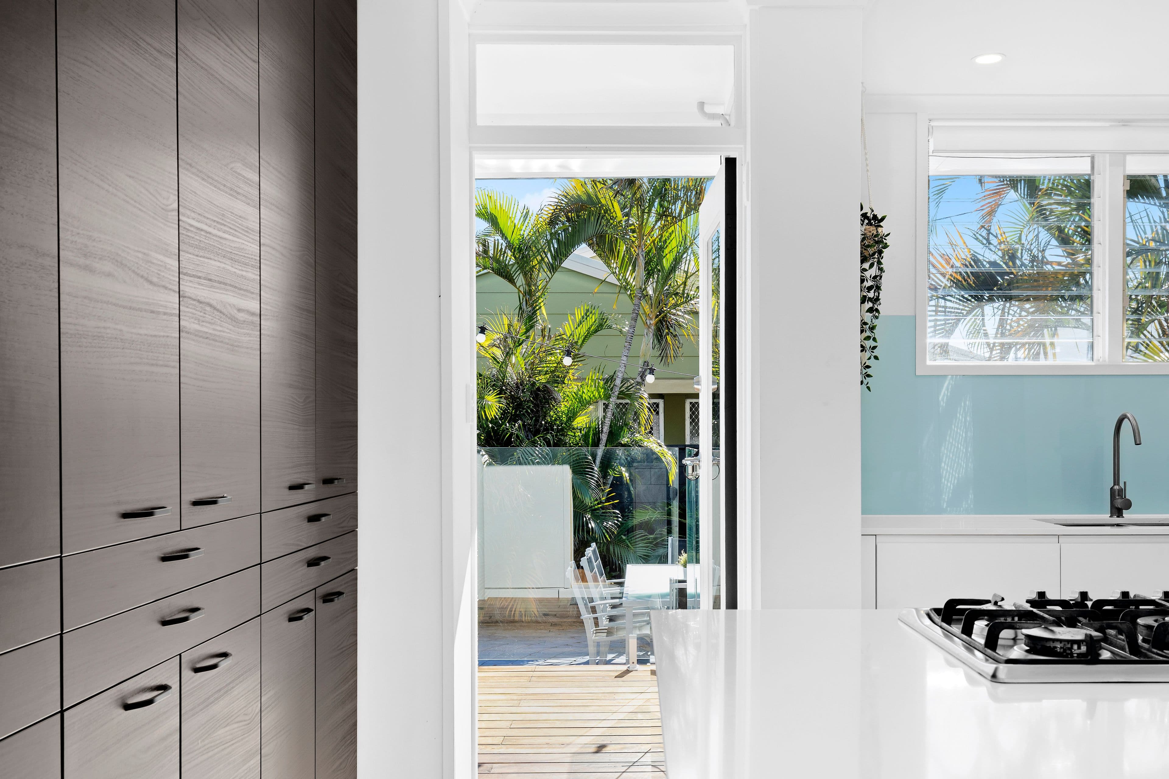 39 Kalimna Drive, Broadbeach Waters QLD 4218, Broadbeach Waters - Thumbnail 3