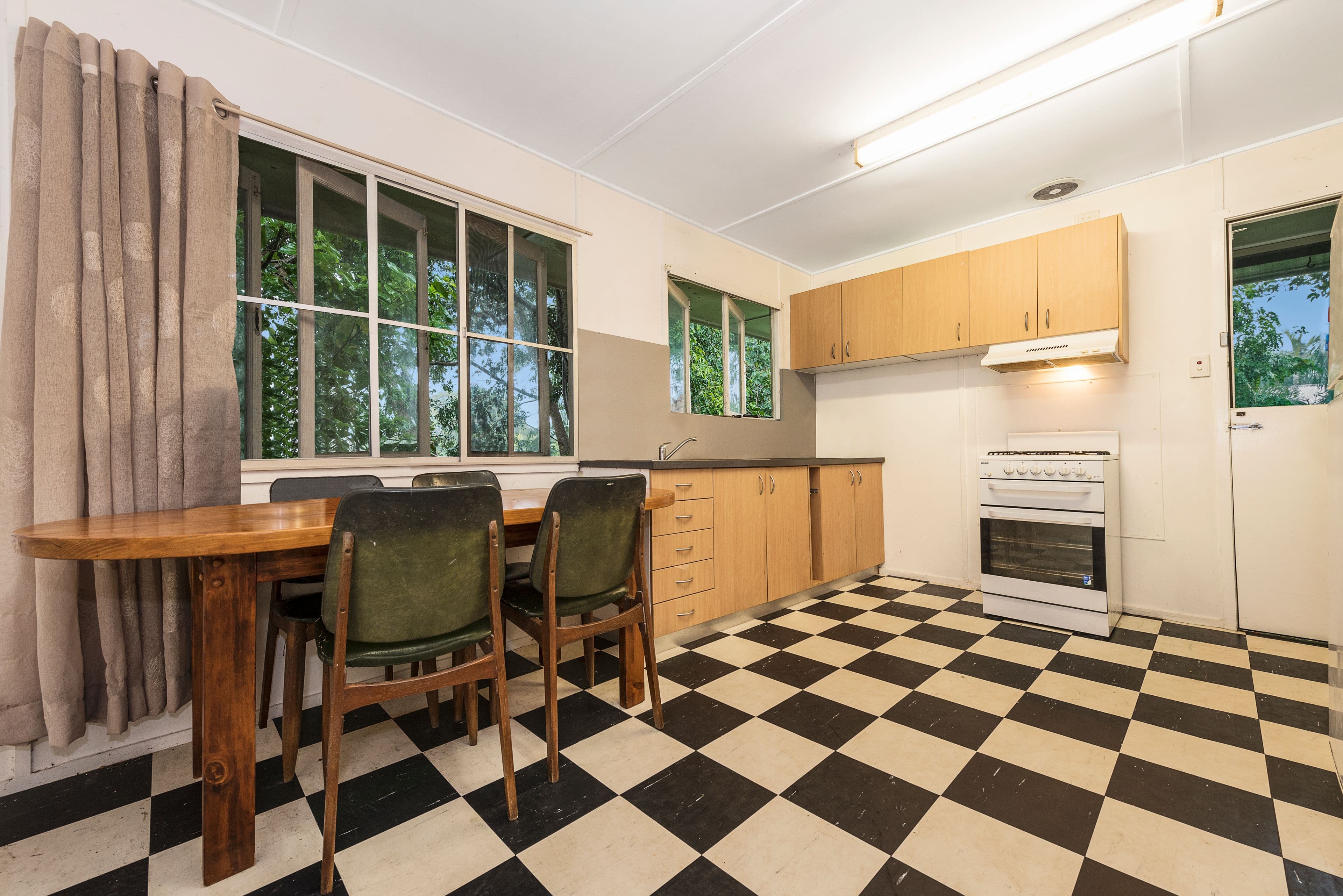 250 Charles Street, Cranbrook QLD 4814, Cranbrook - Thumbnail 5