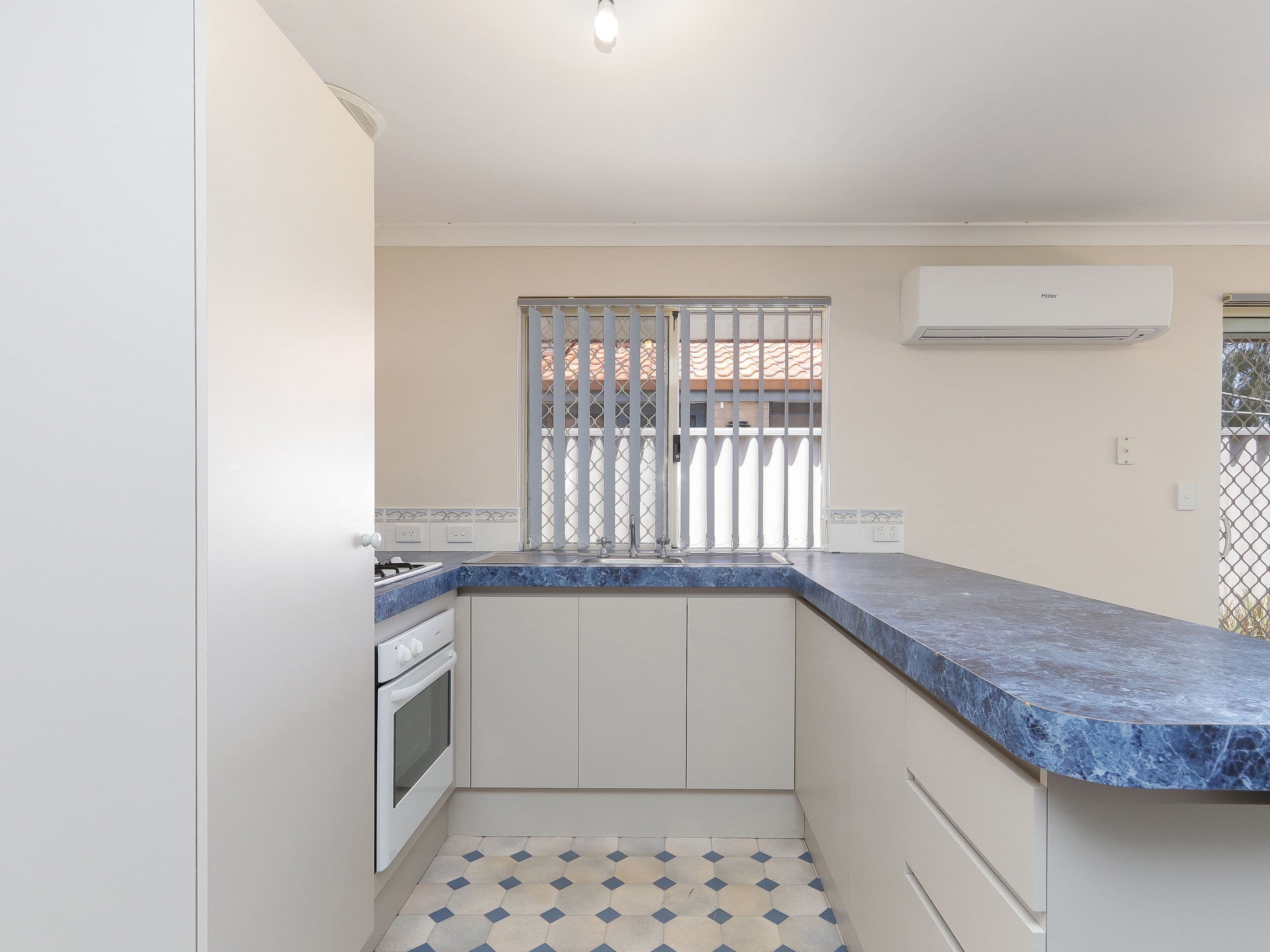 31 Stephen Street, Queens Park WA 6107, Queens Park - Thumbnail 3