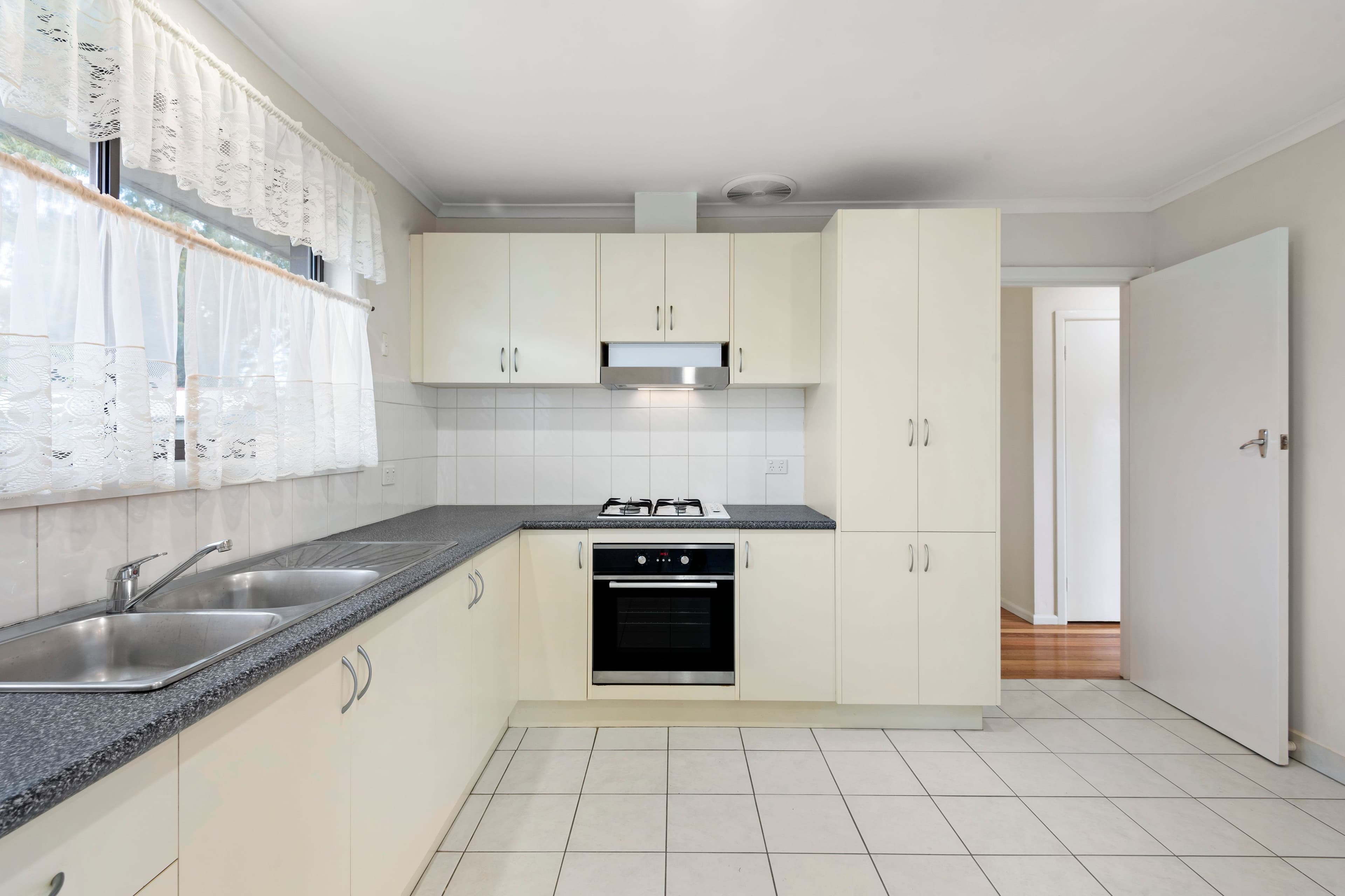 12 Columbia Street, Oakleigh South VIC 3167, Oakleigh South - Thumbnail 4