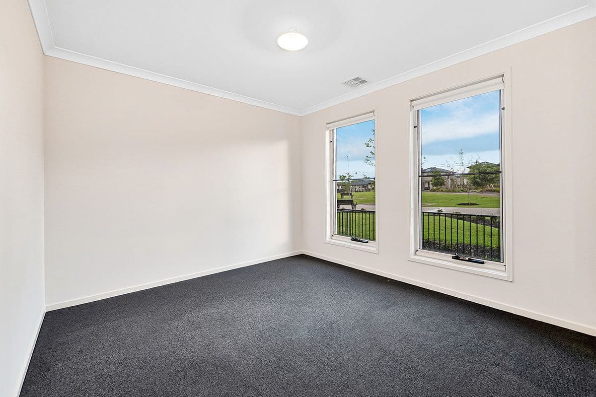 6 Honeybrook Lane, Clyde VIC 3978, Clyde - Thumbnail 2