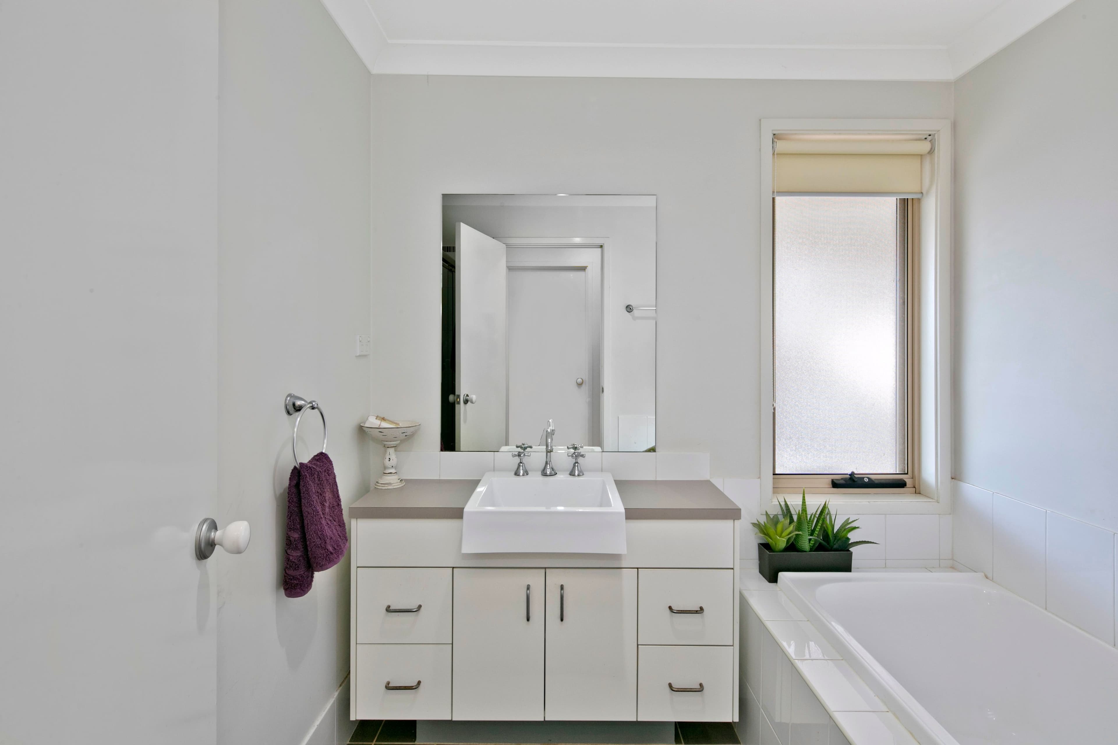 8 Spadacini Place, Goulburn - Thumbnail 3