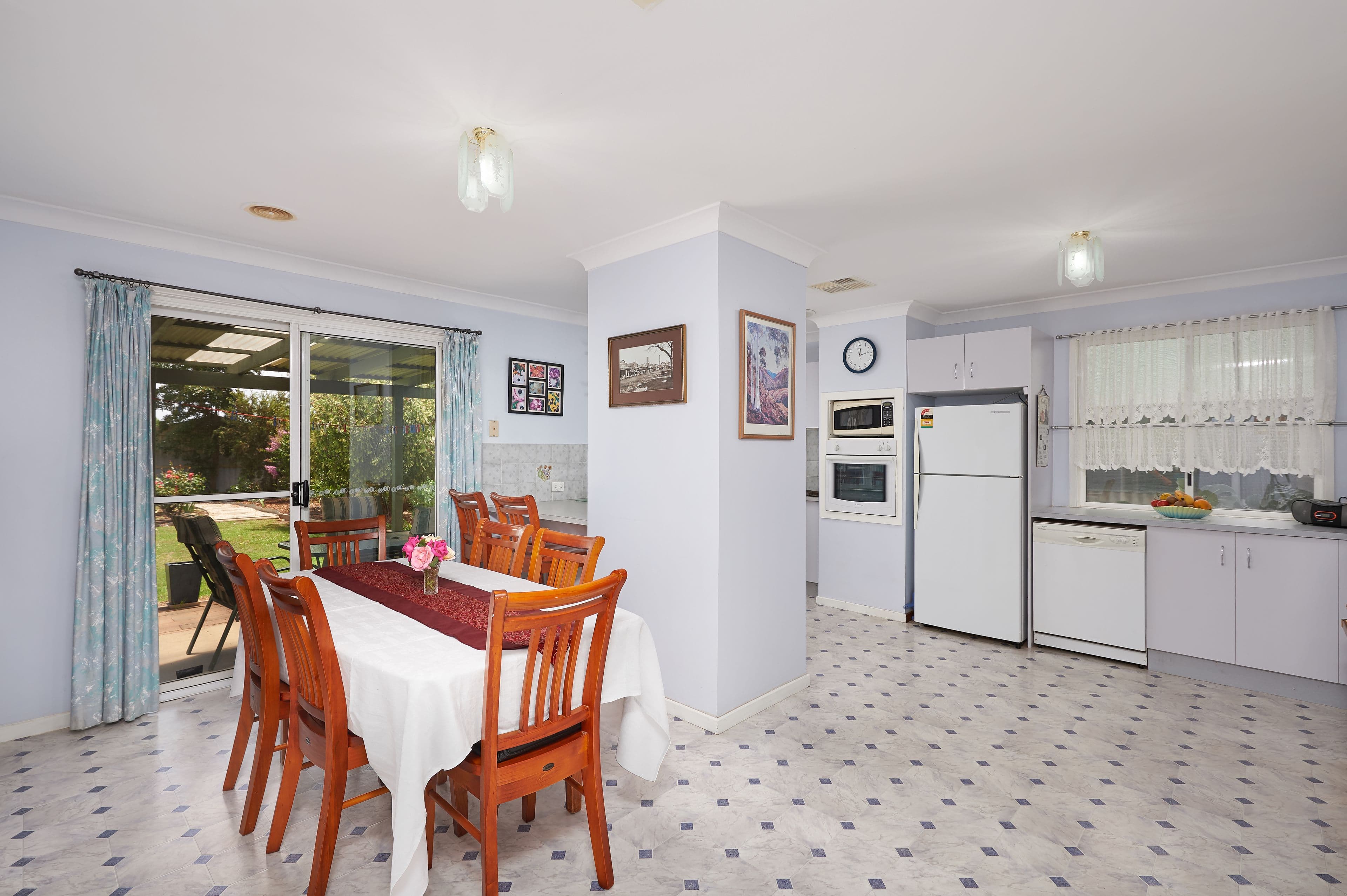 11 Balleroo Crescent, Glenfield Park - Thumbnail 2