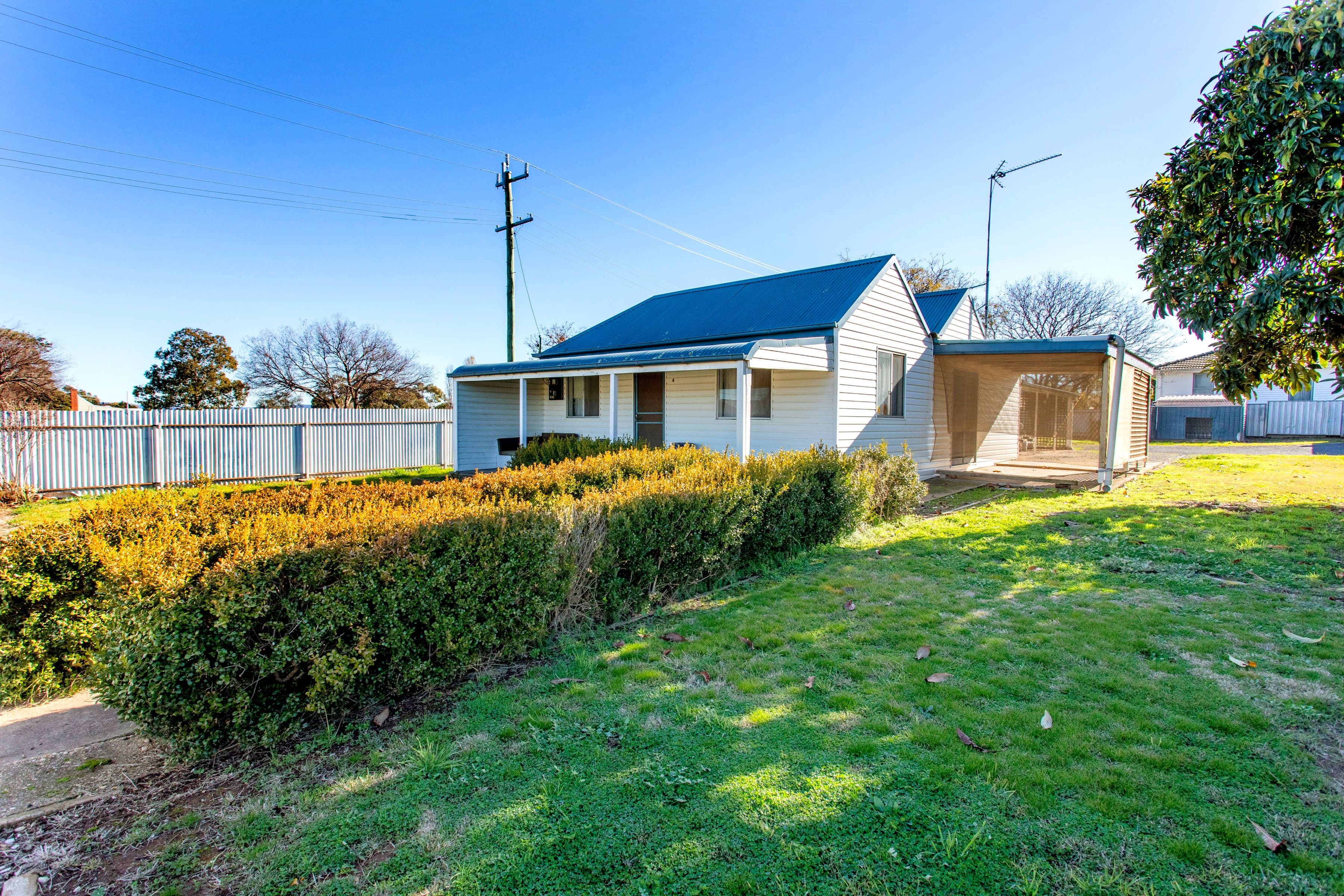 4 Logan Street, Cowra NSW 2794, Cowra - Image 1