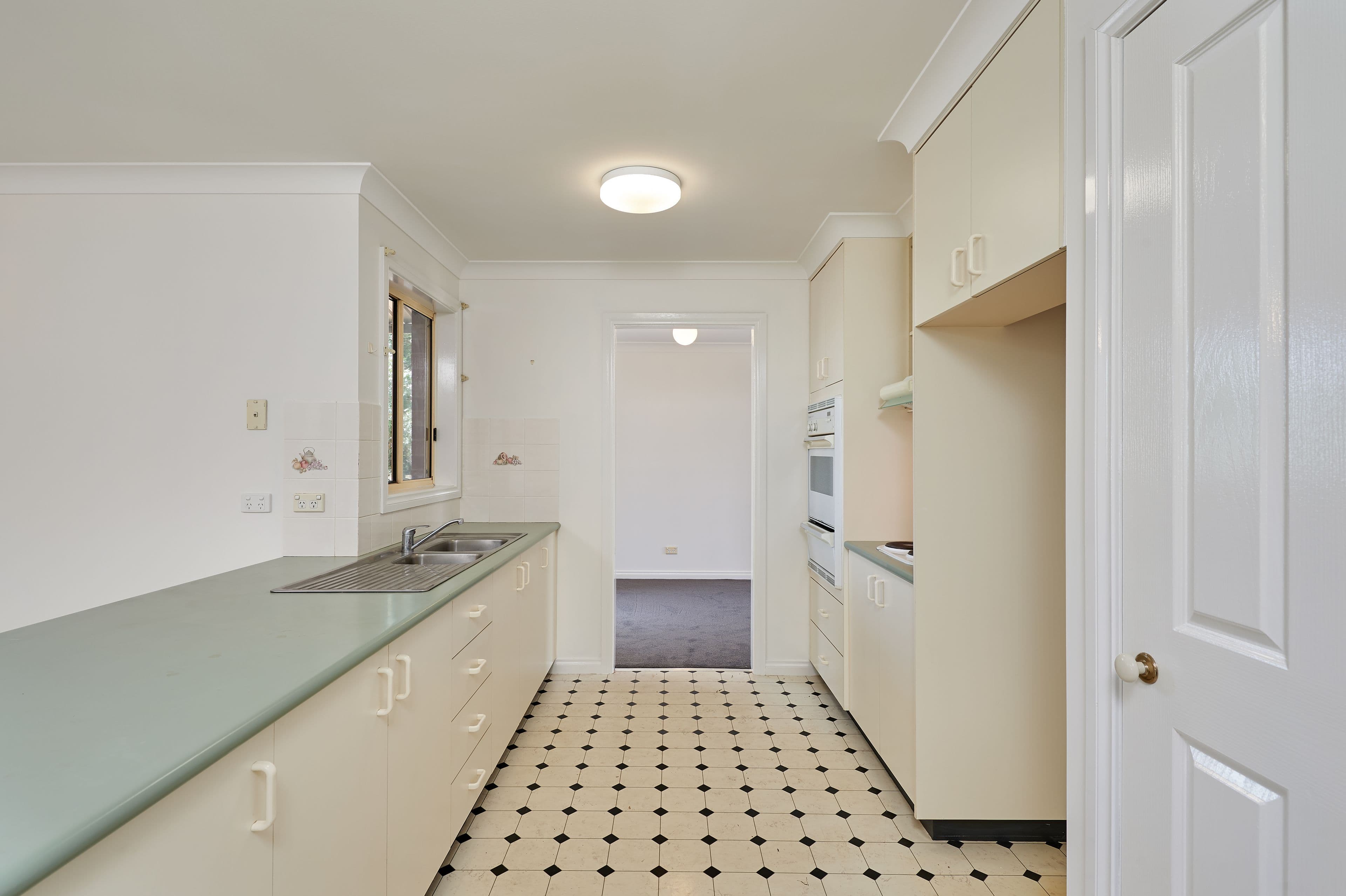 36 Gunn Drive, Estella - Thumbnail 2