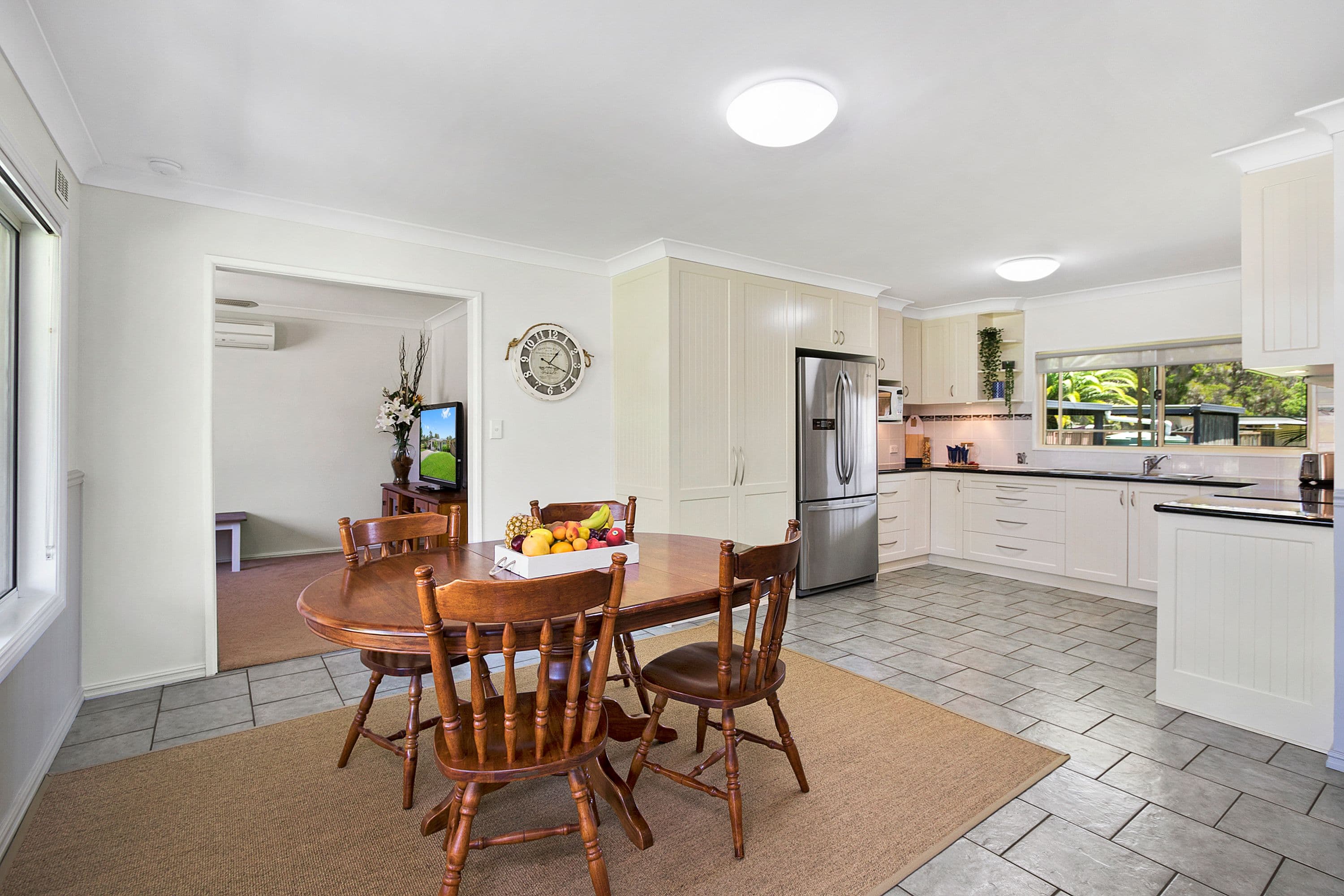 530 Londonderry Road, Londonderry - Thumbnail 2