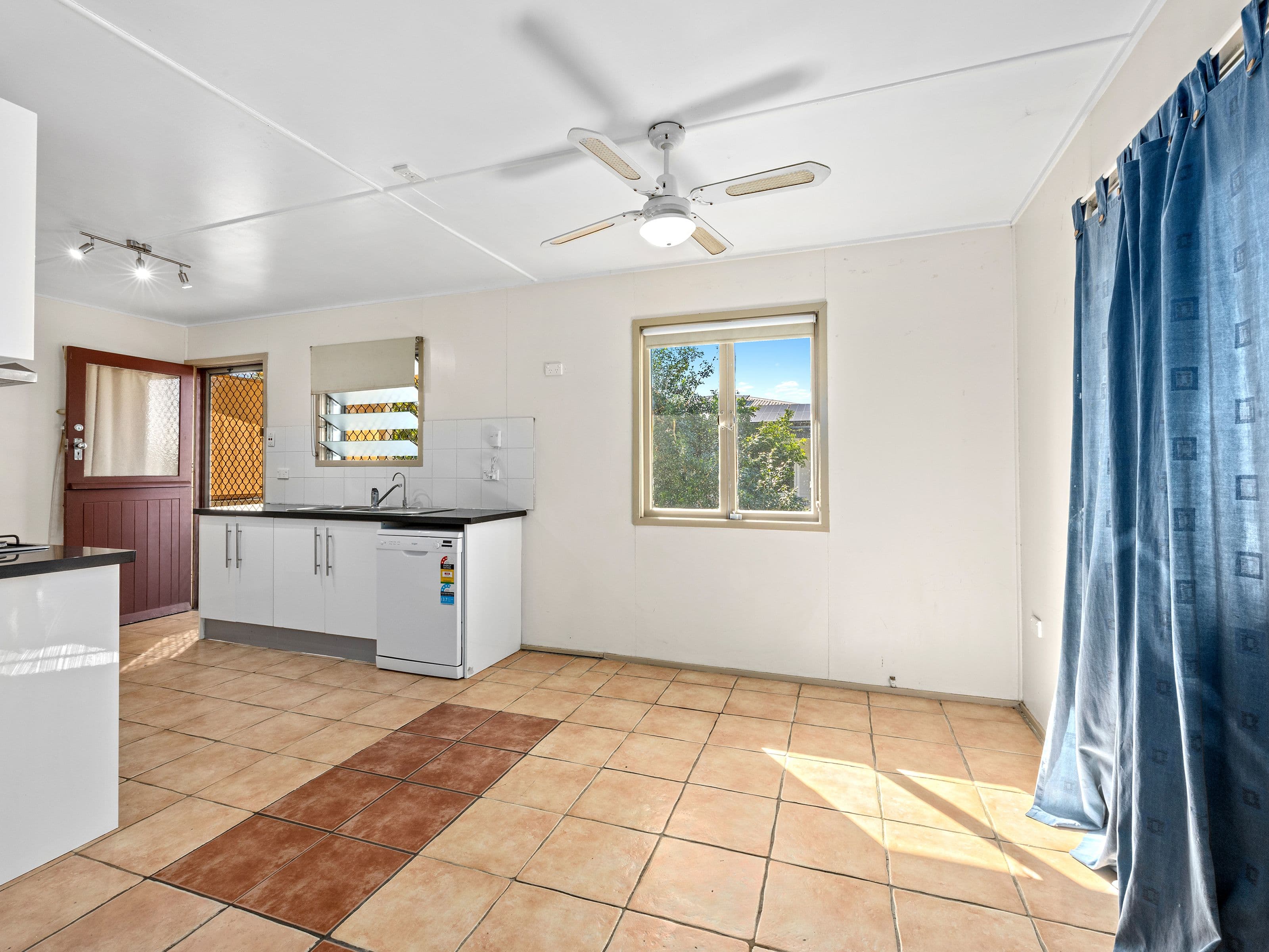 9 Wentworth Street, Leichhardt QLD 4305, Leichhardt - Thumbnail 4