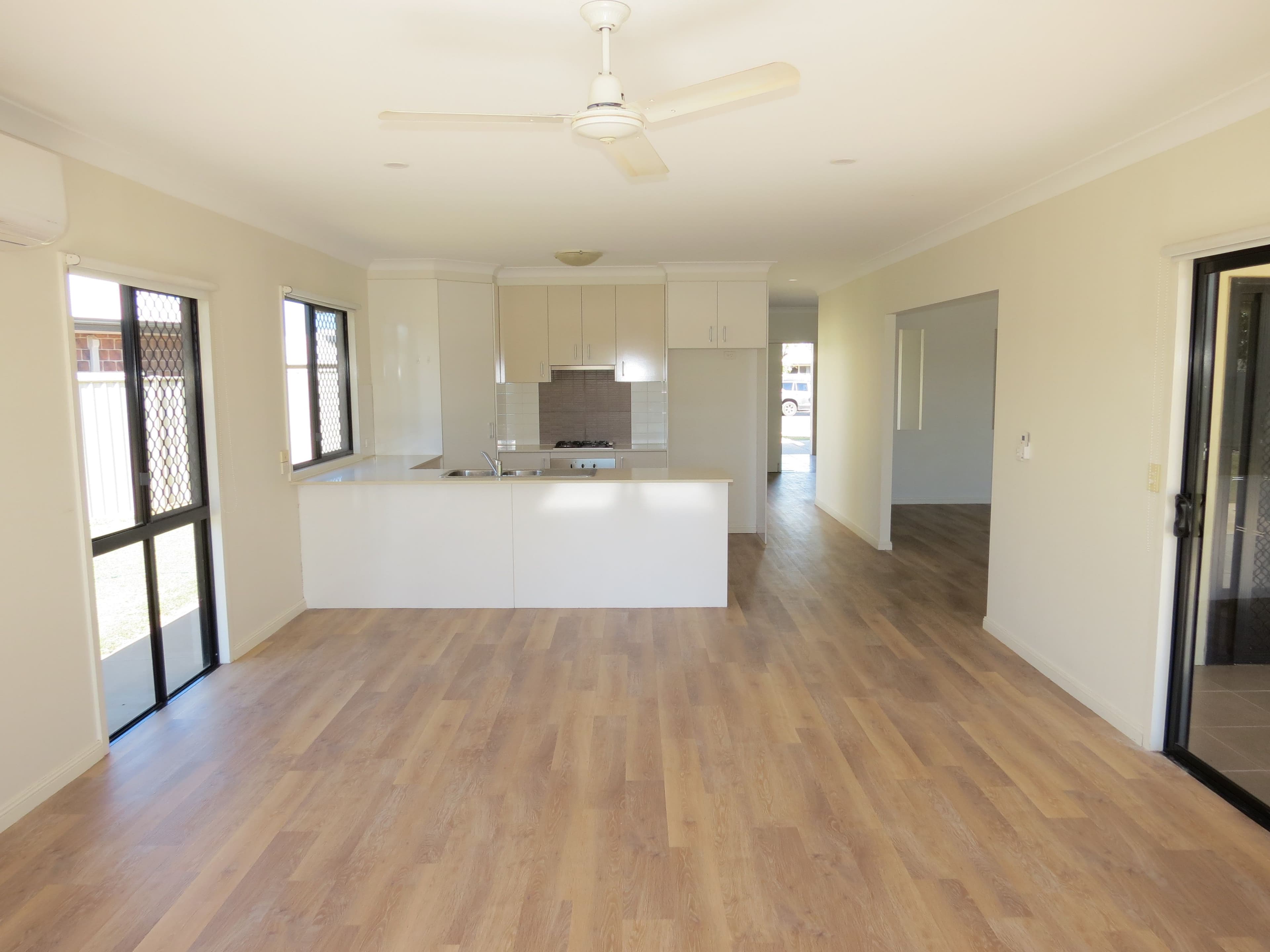 2 Siobhan Court, Emerald QLD 4720, Emerald - Thumbnail 3