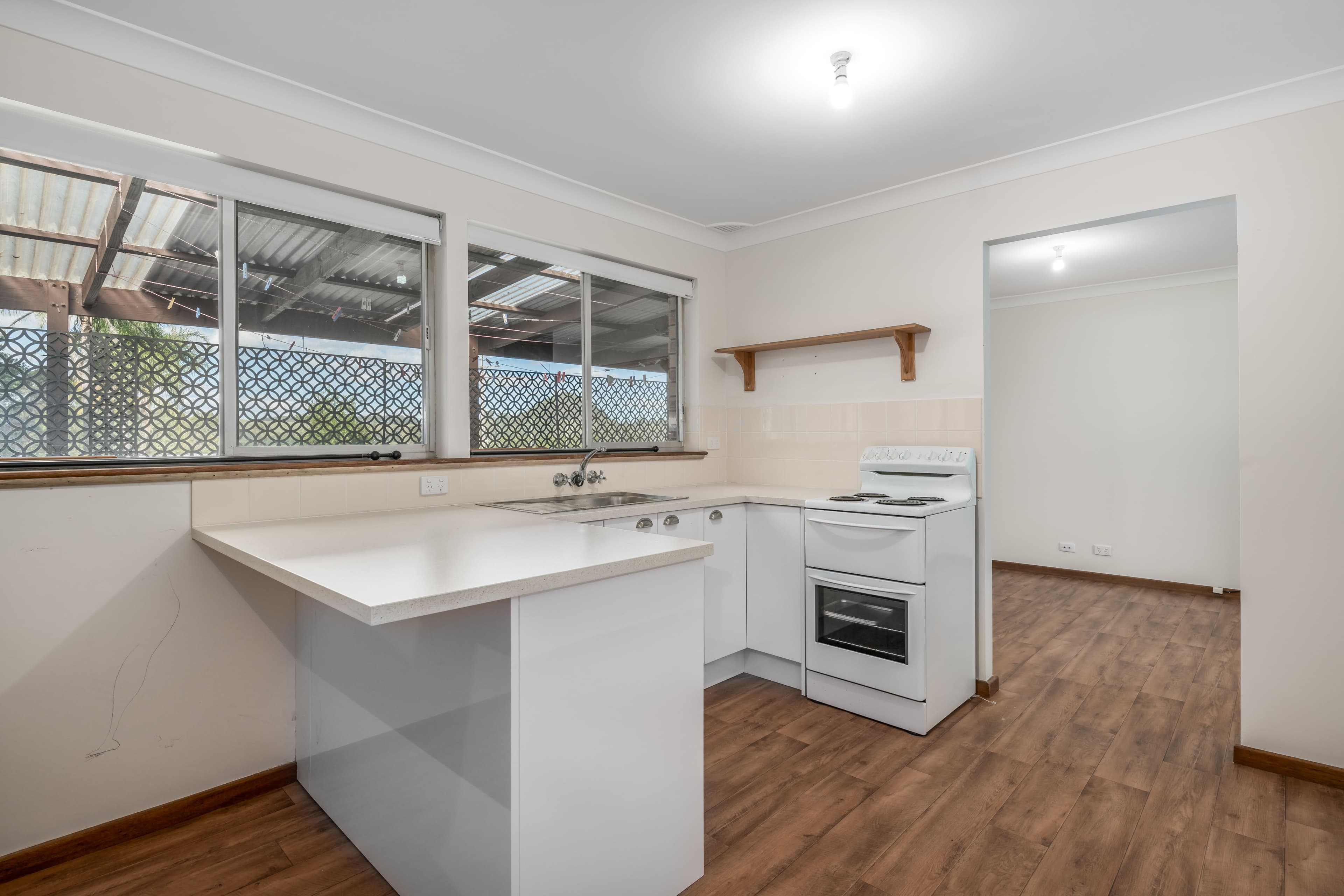 6 Reidsdale Road, Stroud Road - Thumbnail 4