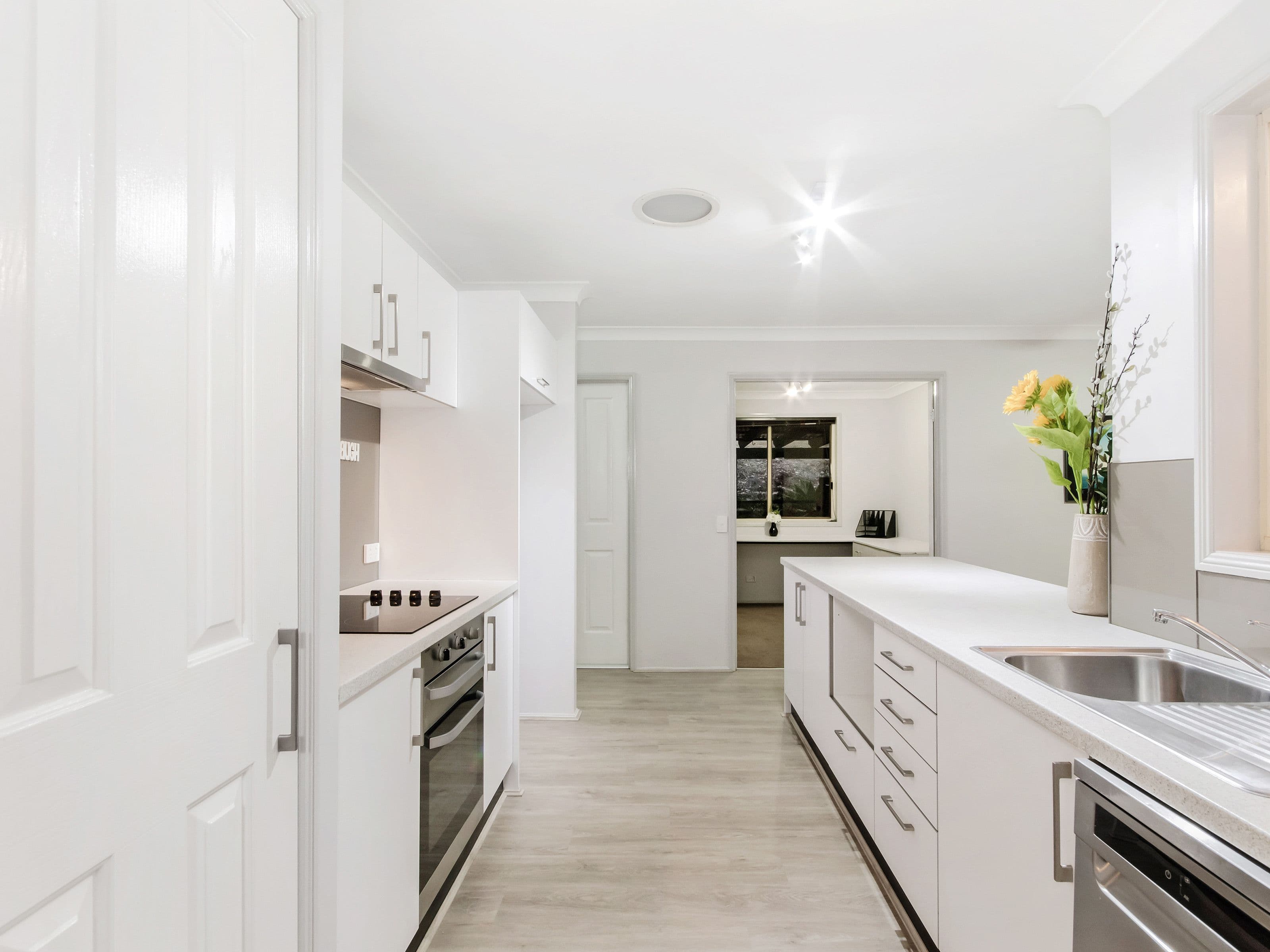 21 Adam Street, Oxenford QLD 4210, Oxenford - Thumbnail 4