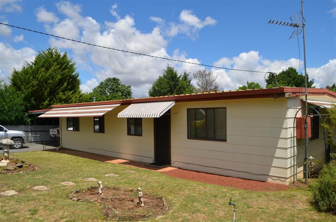 60 Selwyn Street, Adelong - Image 1