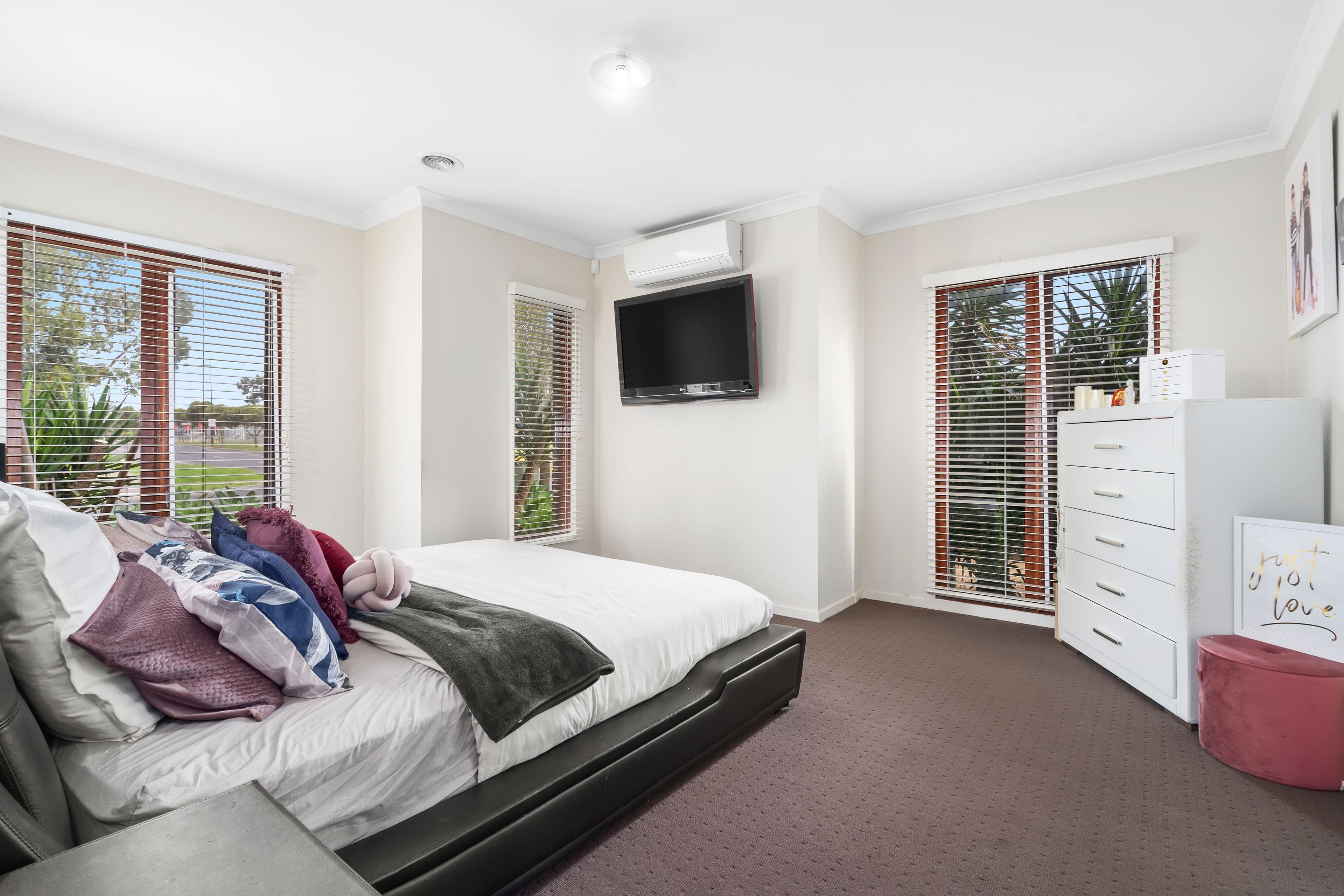 1 Songbird Crescent, South Morang VIC 3752, South Morang - Thumbnail 8