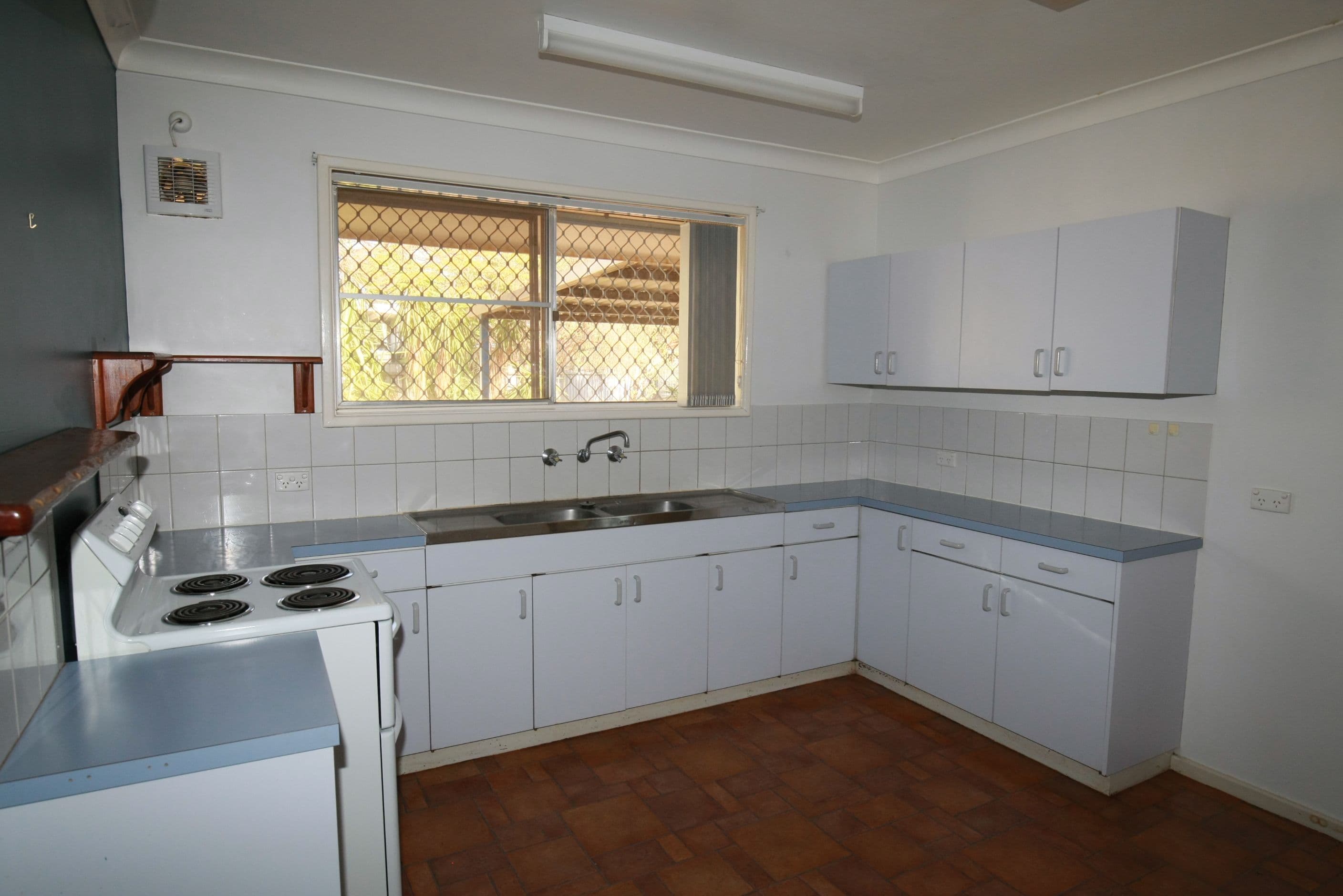 20 Lyndon Crescent, Dampier WA 6713, Dampier - Thumbnail 3