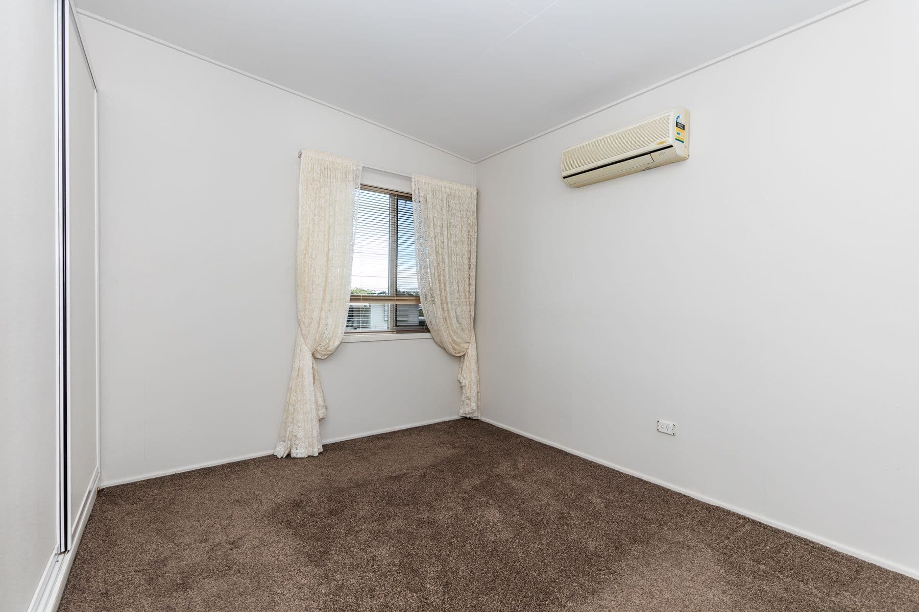 7 Brownhill Street, Logan Central QLD 4114, Logan Central - Thumbnail 4